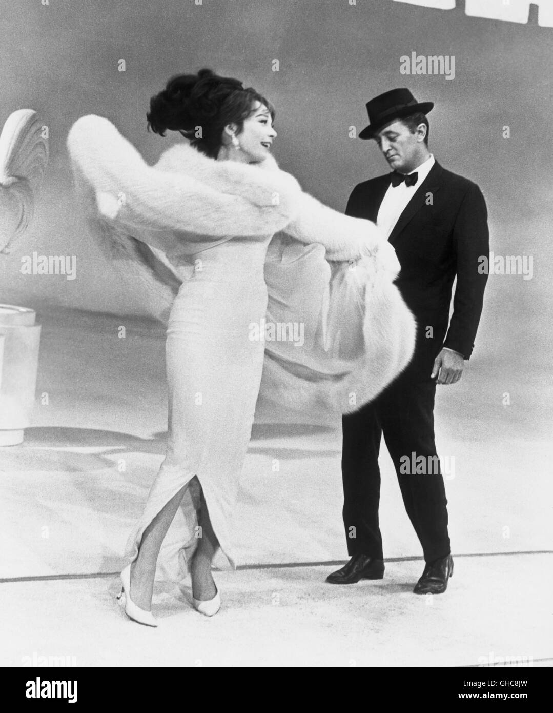 Ce qu'un chemin à parcourir ! Ce qu'une manière d'aller USA 1964 J. Lee Thompson Rod Anderson Jr. (Robert Mitchum), Louisa Foster (Shirley Maclaine) Régie : J. Lee Thompson aka. Ce qu'une manière d'aller Banque D'Images