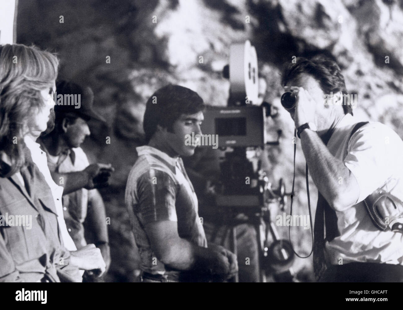 Le Gant USA 1977 Clint Eastwood CLINT EASTWOOD (à droite) sur le plateau. Regie : Clint Eastwood Banque D'Images