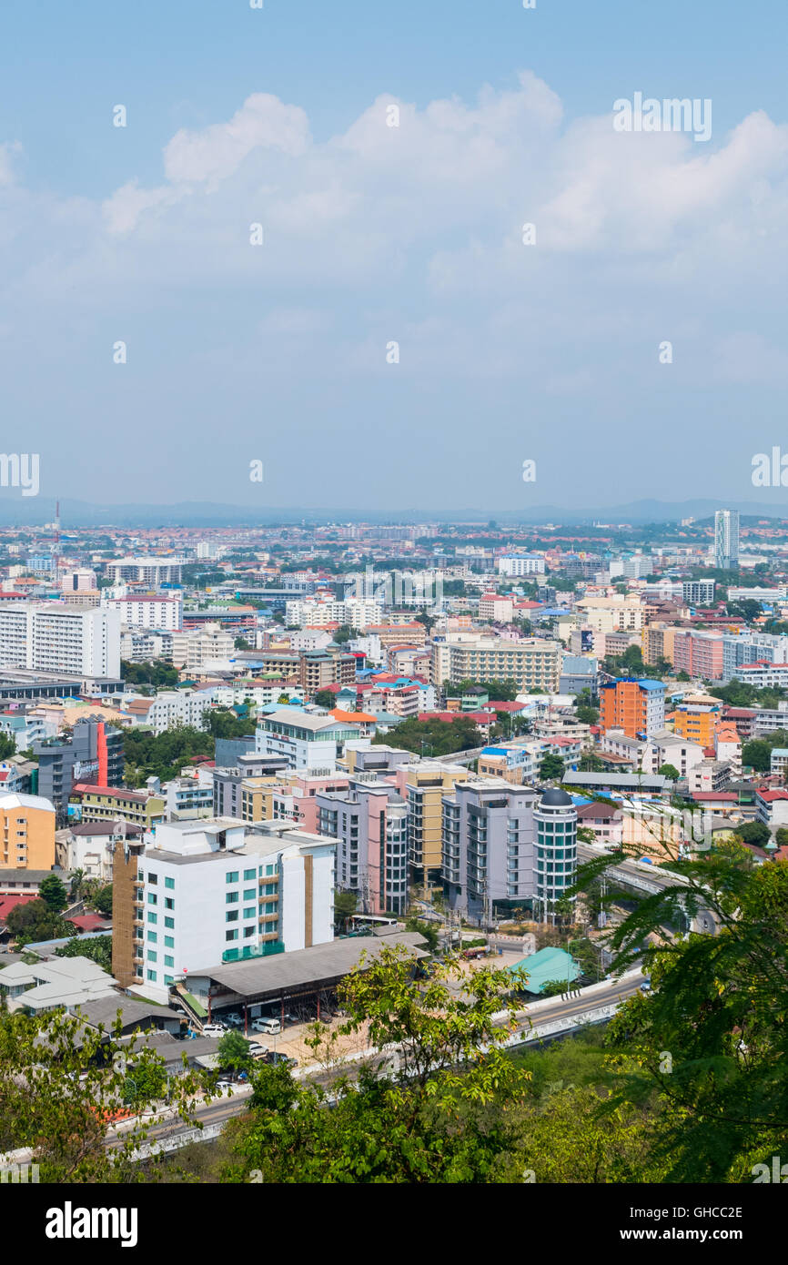 Pattaya, Thaïlande. Vue du haut de l'édifice, catégorie gratte-ciel et paysage urbain dans journée Banque D'Images