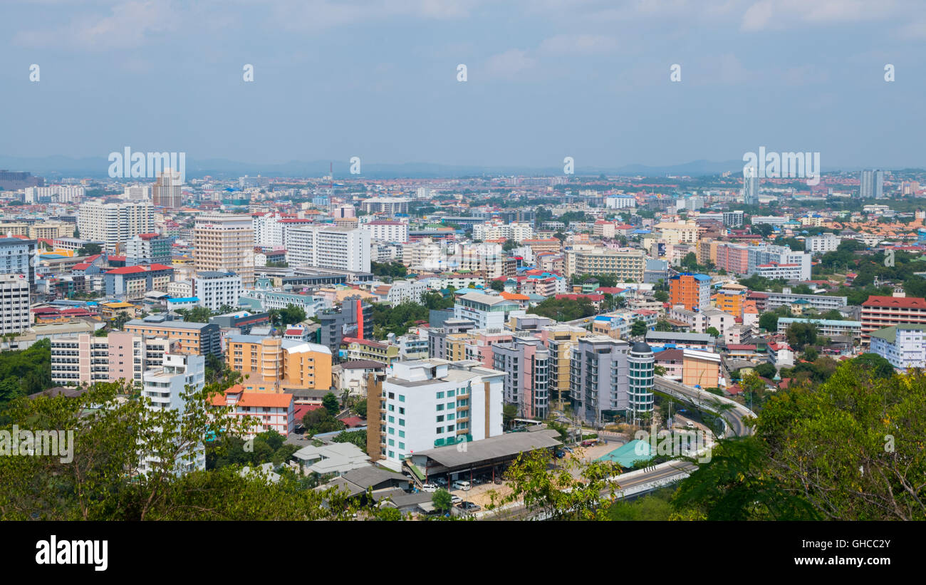 Pattaya, Thaïlande. Vue du haut de l'édifice, catégorie gratte-ciel et paysage urbain dans journée Banque D'Images