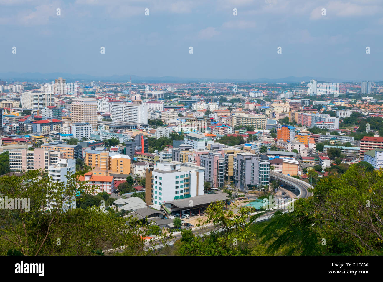 Pattaya, Thaïlande. Vue du haut de l'édifice, catégorie gratte-ciel et paysage urbain dans journée Banque D'Images