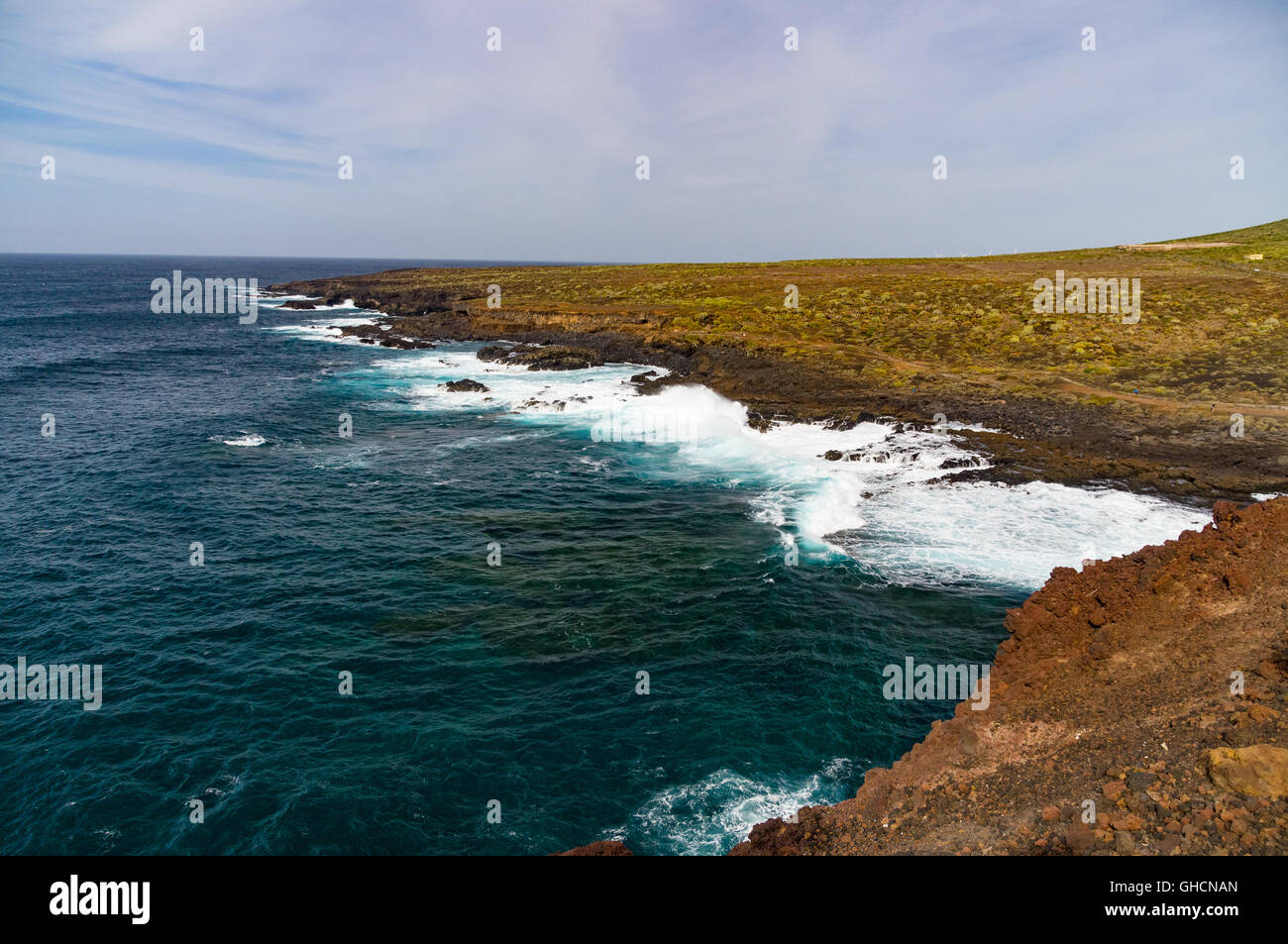 Toundra sauvage Côte de Ténérife et de puissantes vagues de l'océan Atlantique, les îles Canaries, Espagne Banque D'Images