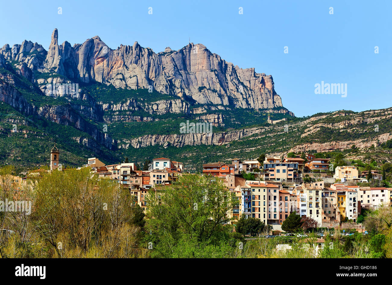 Vue spectaculaire sur les montagnes de Montserrat et ville Monistrol de Montserrat Banque D'Images