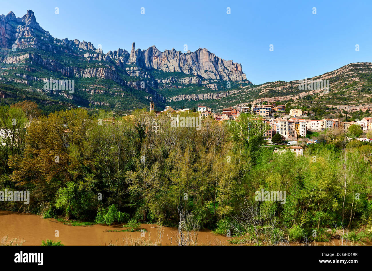 Vue spectaculaire sur les montagnes de Montserrat et ville Monistrol de Montserrat Banque D'Images