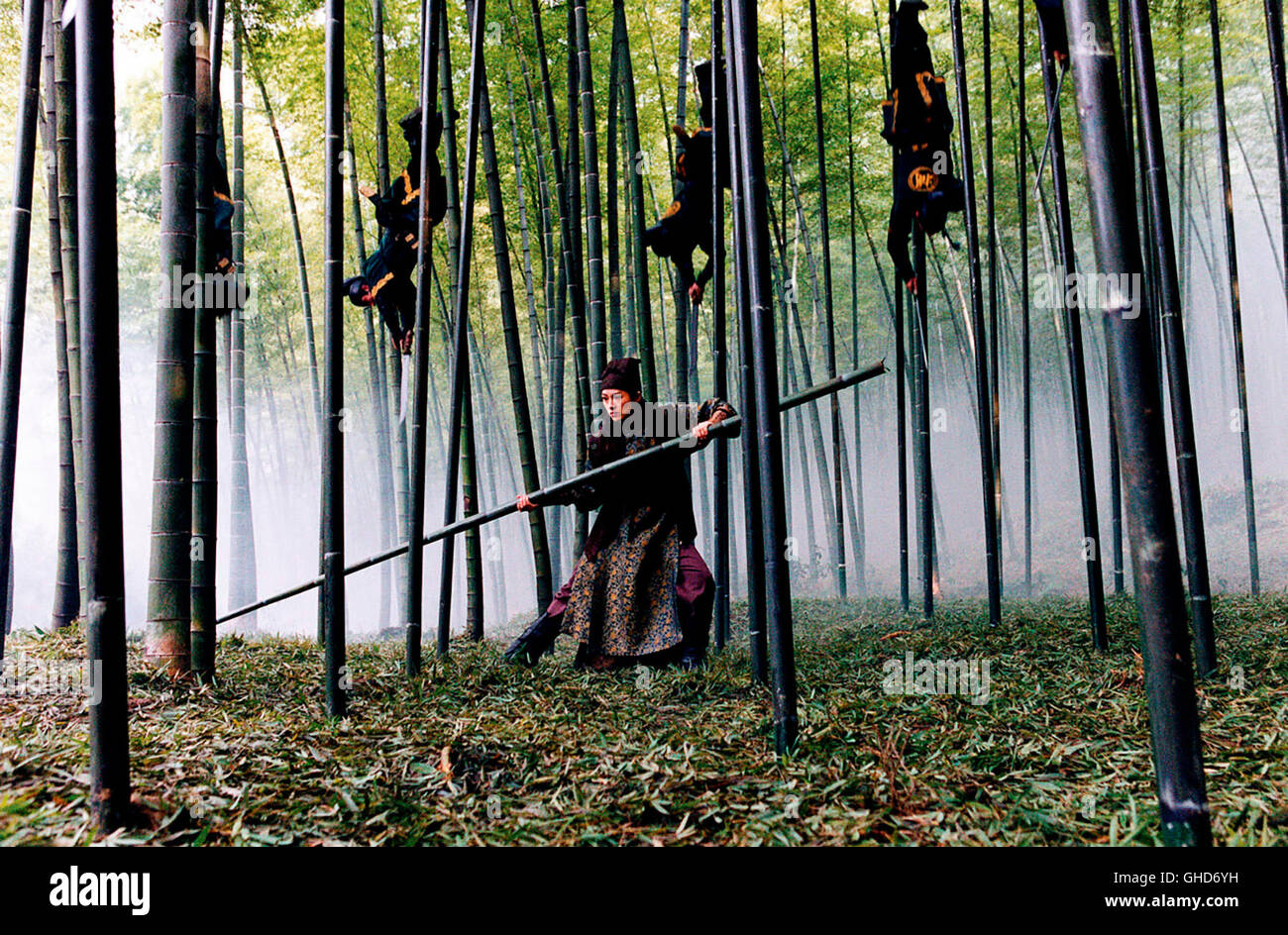 HOUSE OF FLYING DAGGERS Shi mian mai fu Chine/Hong Kong 2004 Actionszene Martial-Art, Zhang Yimou, Zhang Ziyi mit (MEI), Film Fernsehen, Kino, Actionfilm Regie : Zhang Yimou aka. Shi mian mai fu Banque D'Images