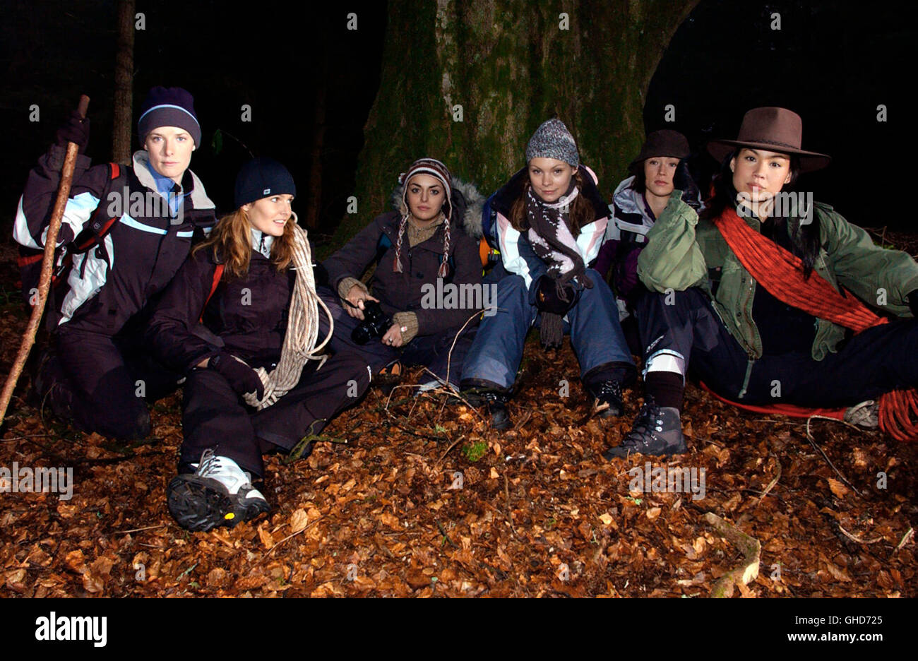 La descente - ABRUND DES GRAUENS La Descente USA 2005 Neil Marshall Sarah (SHAUNA MACDONALD), Rebecca (SASKIA MULDER), Holly (NORA JANE NOONE), Sam (MYANNA BURING), Beth (ALEX REID) et de Junon (NATALIE MENDOZA) Régie : Neil Marshall aka. La Descente Banque D'Images