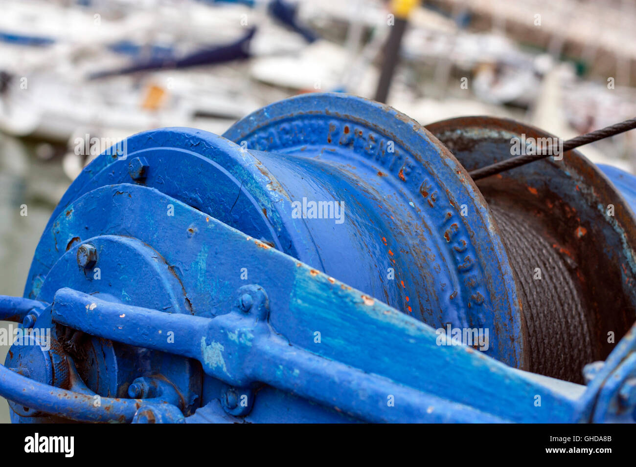 Détail de bleu bateau treuil de grue Banque D'Images