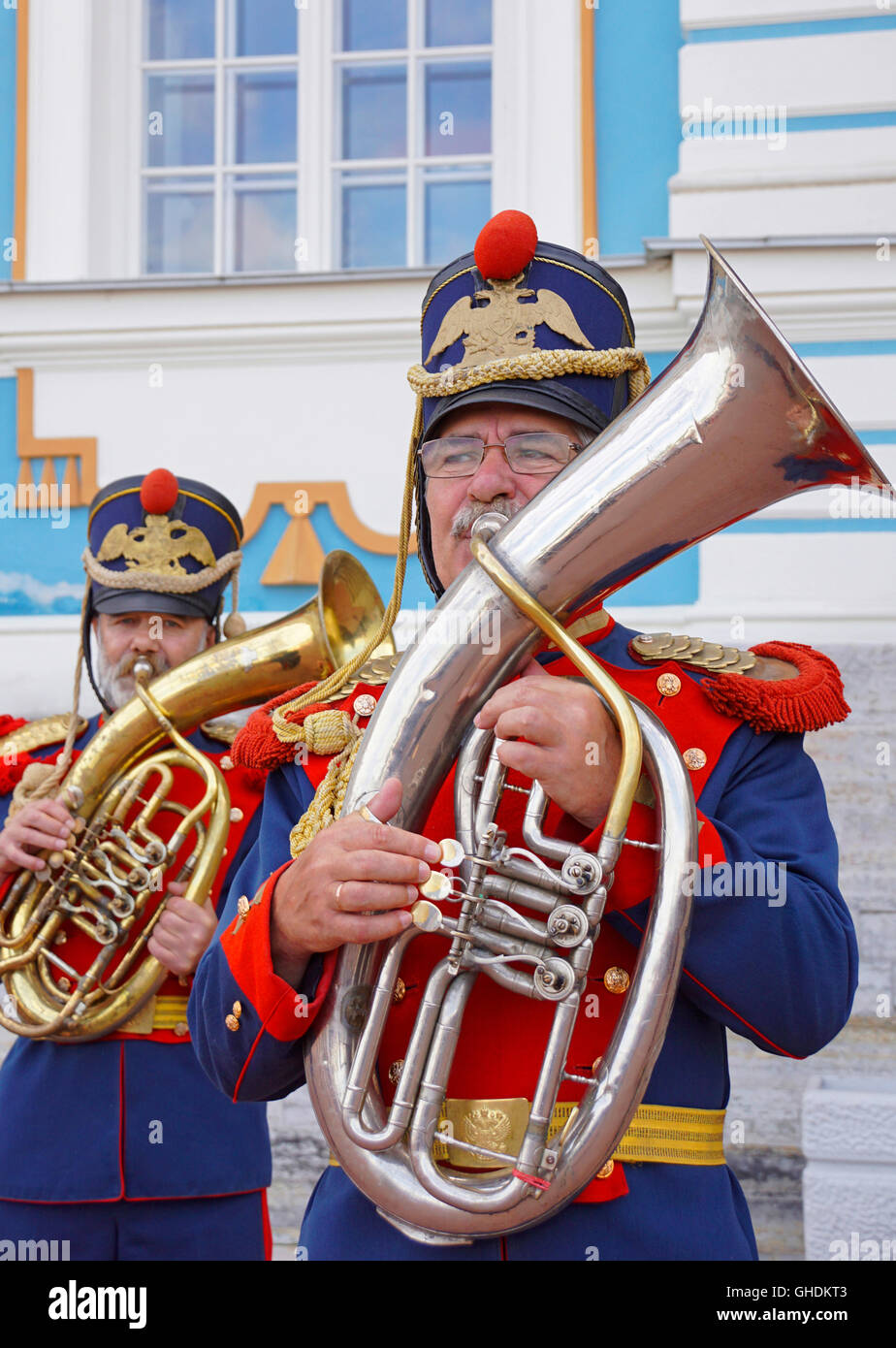 Musiciens en uniformes à l'impériale du palais de Catherine à Saint Pétersbourg, Russie. Banque D'Images