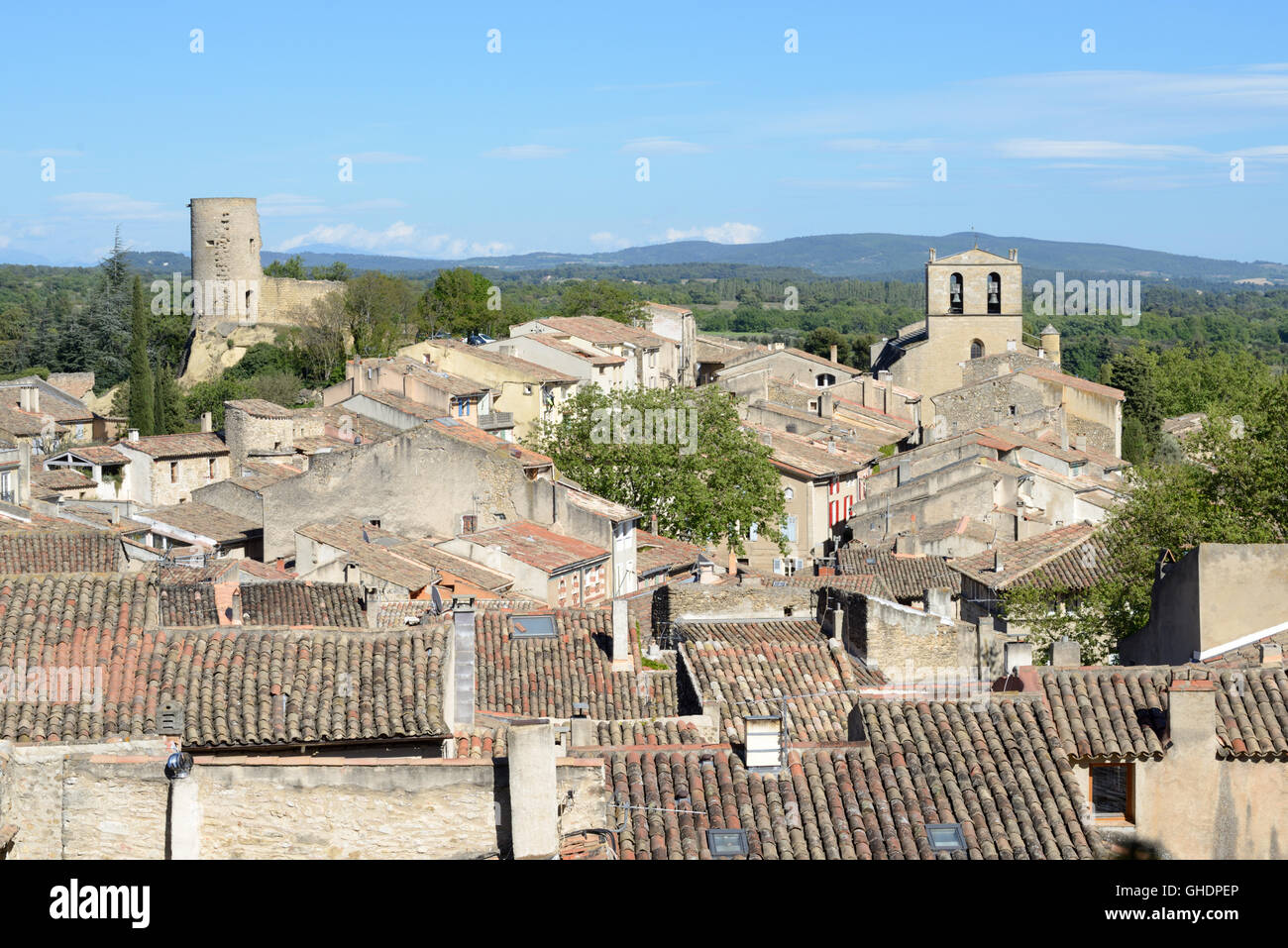 Vue sur les toits du village de Cucuron Luberon Provence France Banque D'Images