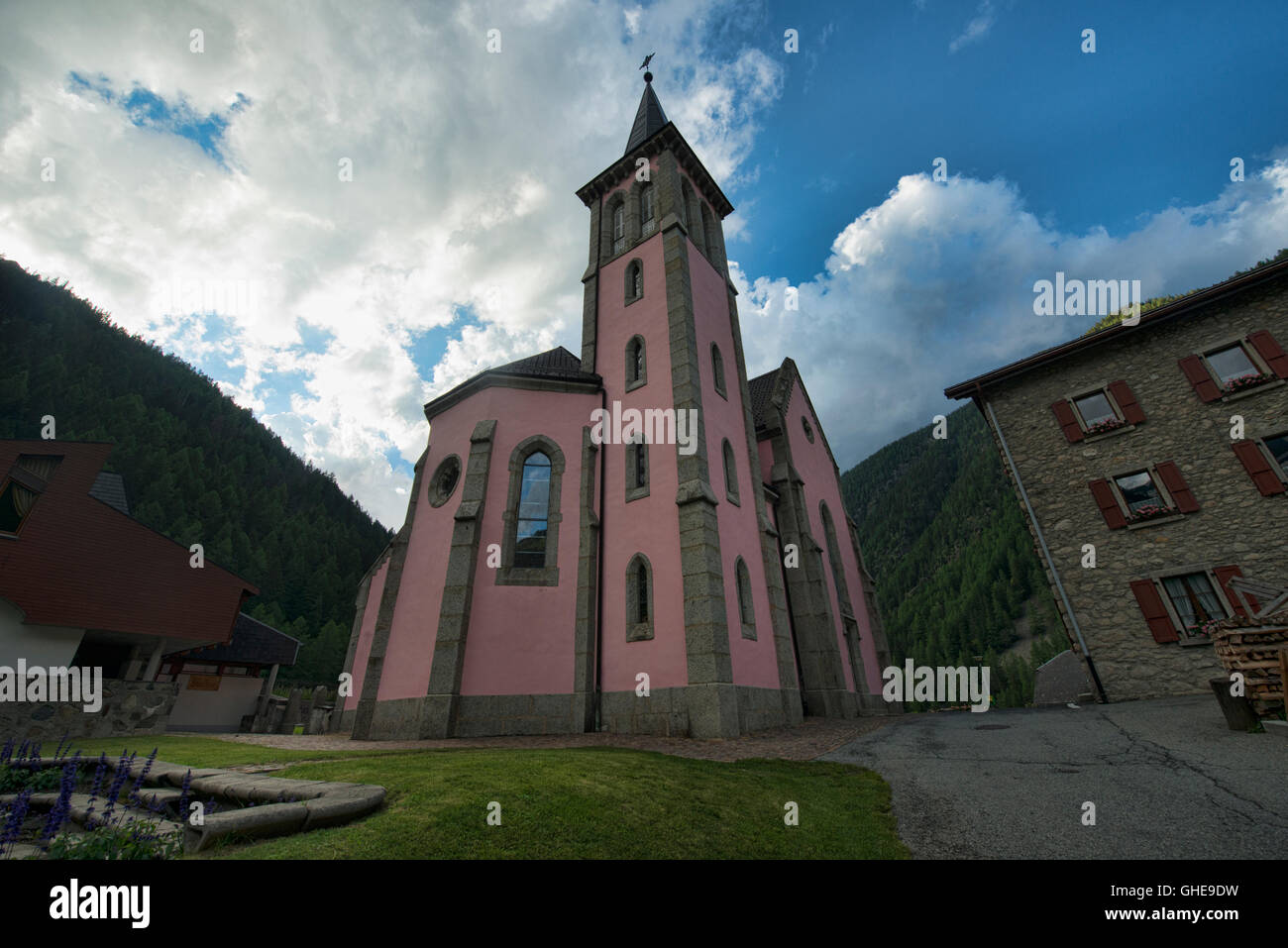 L'église de l'atmosphère du Trient, un village le long de la Haute Route, Suisse Banque D'Images