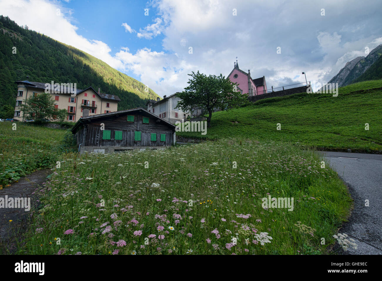Le petit village de Trient le long de la Haute Route, Suisse Banque D'Images
