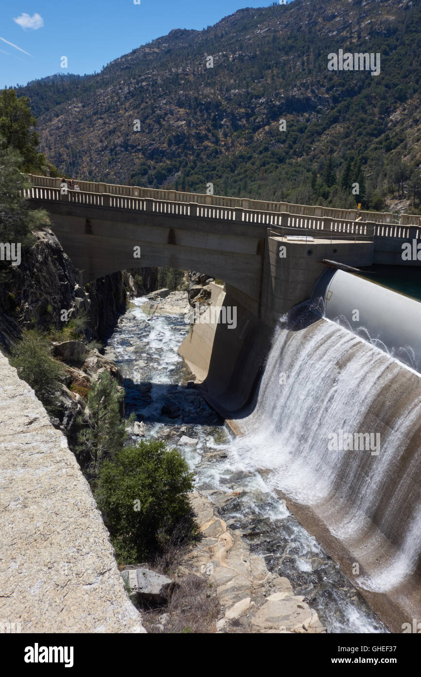 O'Shaughnessy Dam Hetch Hetchy et réservoir. Le Parc National Yosemite. La Californie. USA Banque D'Images