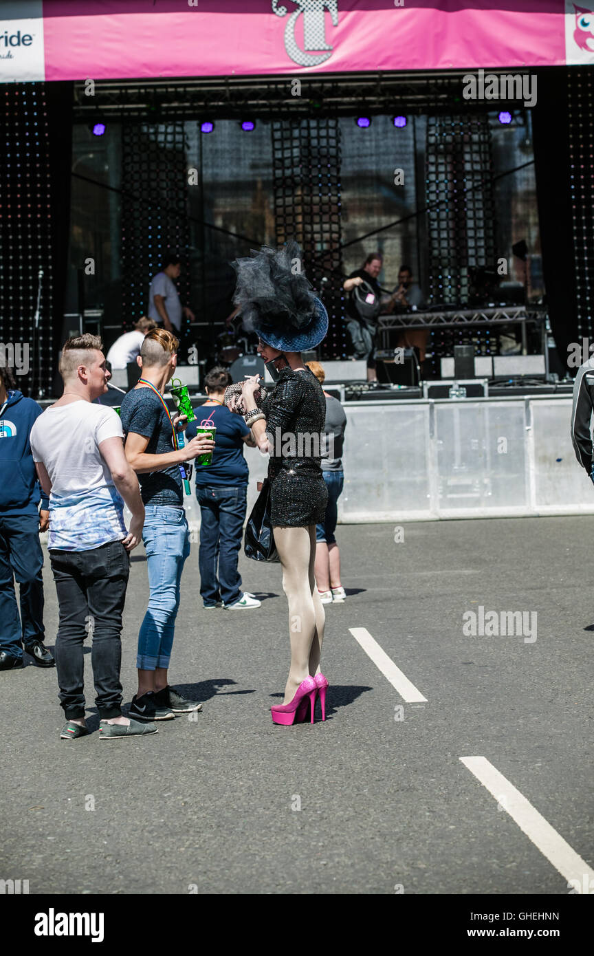 Leeds Gay Pride 2016, 10e anniversaire LGBT une célébration de la vie,amour,couleur,la liberté,la tolérance et la compréhension. Banque D'Images