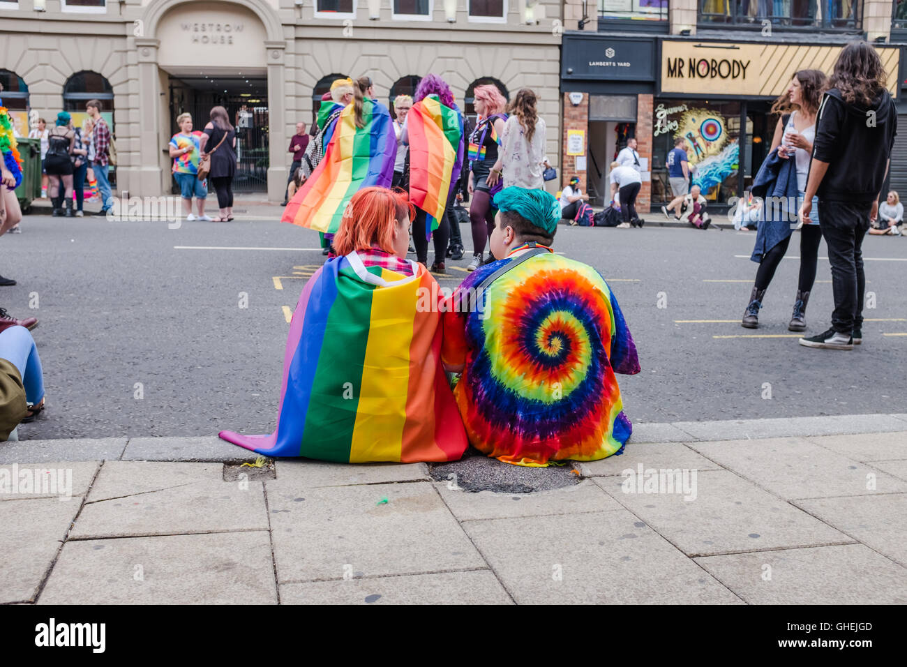 Leeds Gay Pride 2016 LGBT,10e anniversaire une célébration de l'amour, de la compréhension, de la tolérance, de la couleur et de la liberté. Banque D'Images