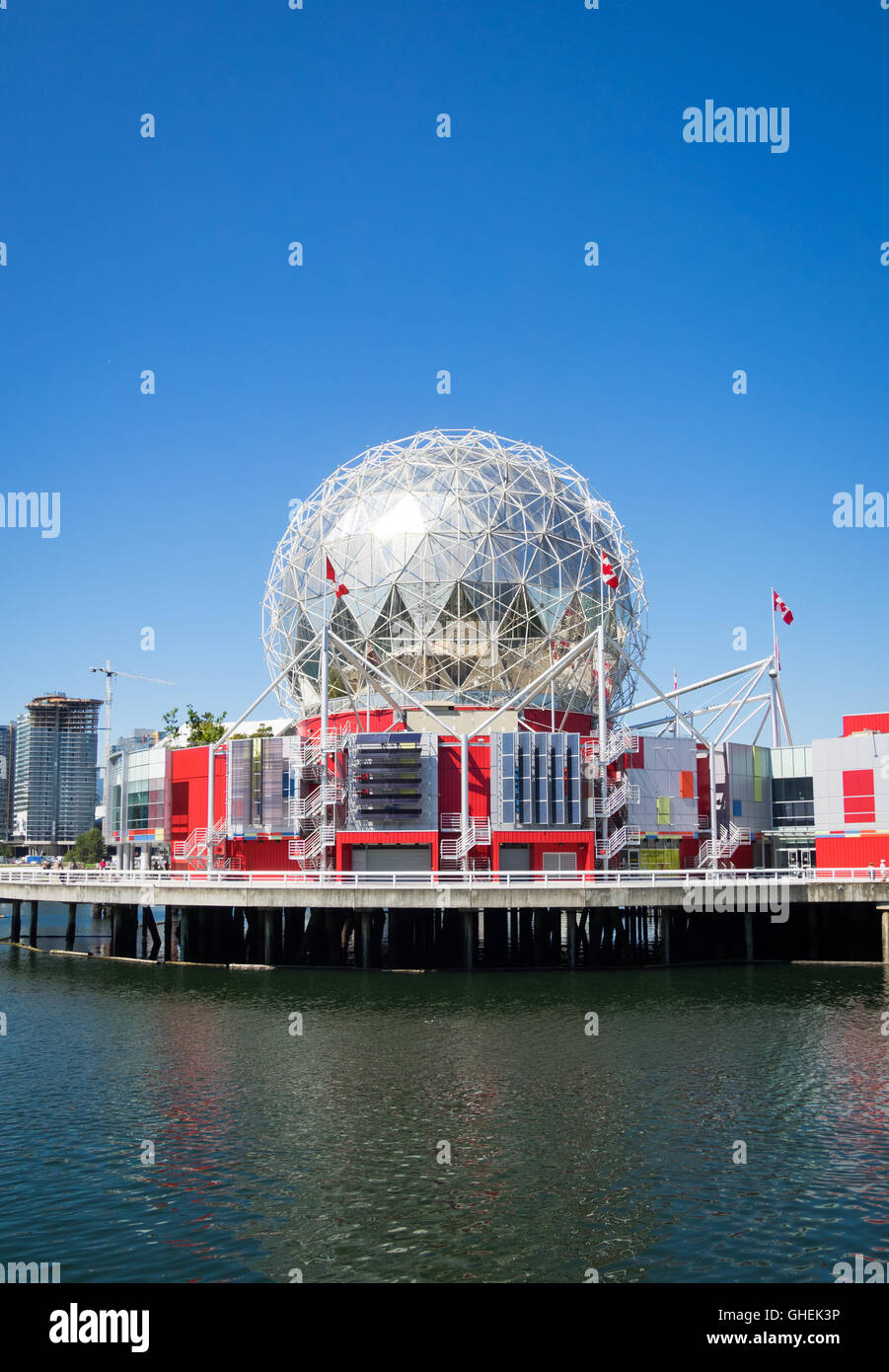 Une vue de la Science au monde du Telus World of Science, un centre scientifique spectaculaire sur False Creek à Vancouver, Canada. Banque D'Images