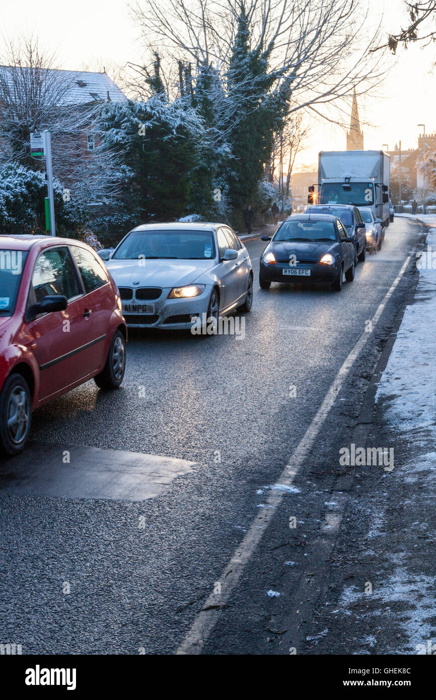 Tailback de trafic. L'heure de pointe de confiture sur un matin d'hiver dans le Nottinghamshire, Angleterre, RU Banque D'Images