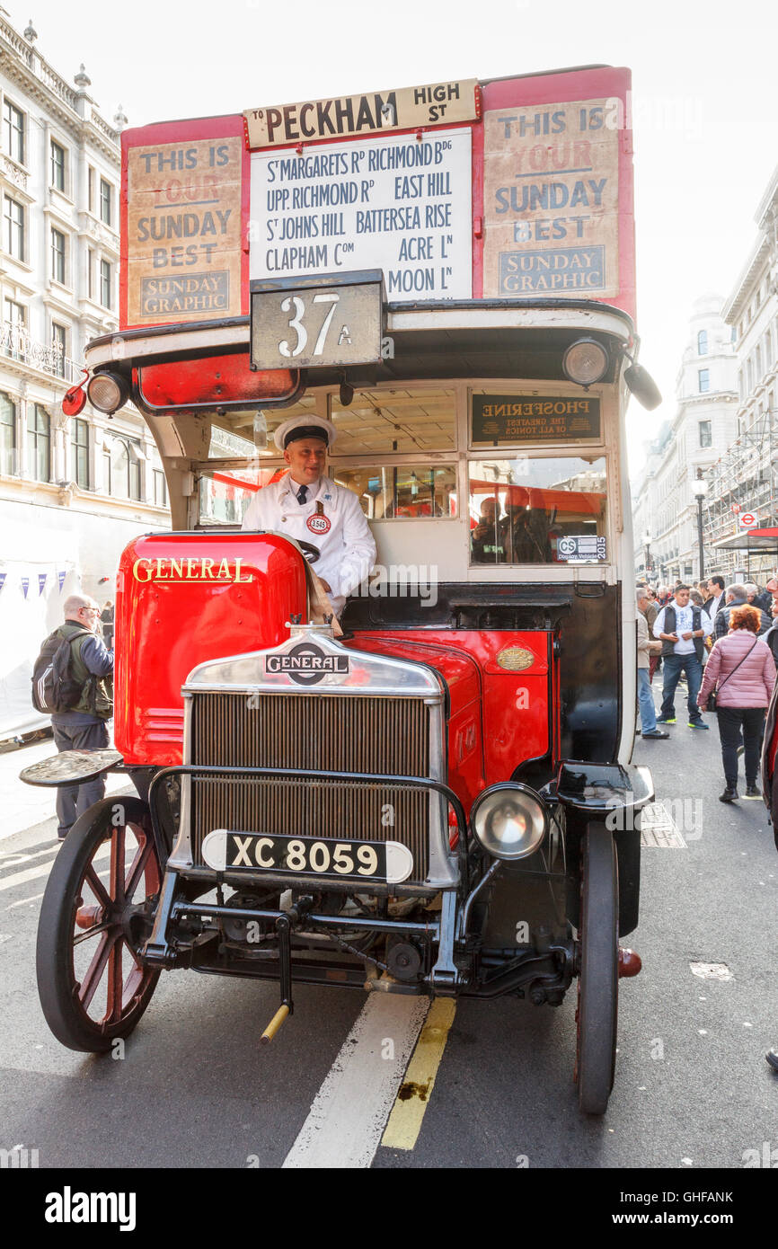 Général bus vétéran AEC K-type K424 faites en 1921 sur l'affichage à l'Regent Street Motor Show, London, UK. Banque D'Images