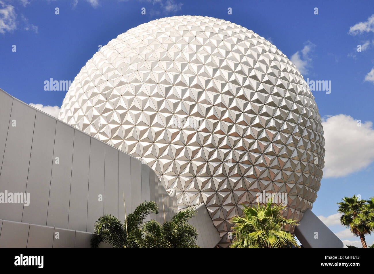 Spaceship Earth est la structure symbolique d'Epcot, un parc à thème au sein de la Disney World Resort à Orlando, Floride. Banque D'Images