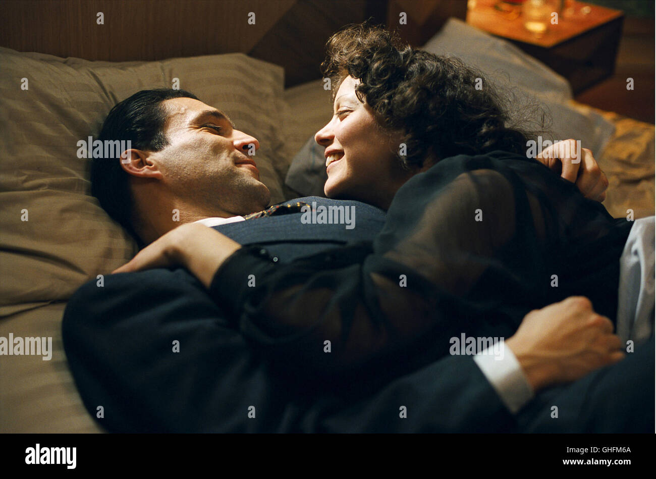 LA VIE EN ROSE La vie en rose / La Mome Frankreich 2006 La vie en rose / Marcel Cerdan (JEAN-PIERRE MARTINS) et Edith Piaf (Marion Cotillard) Régie : Olivier Dahan aka. La vie en rose / La Mome Banque D'Images