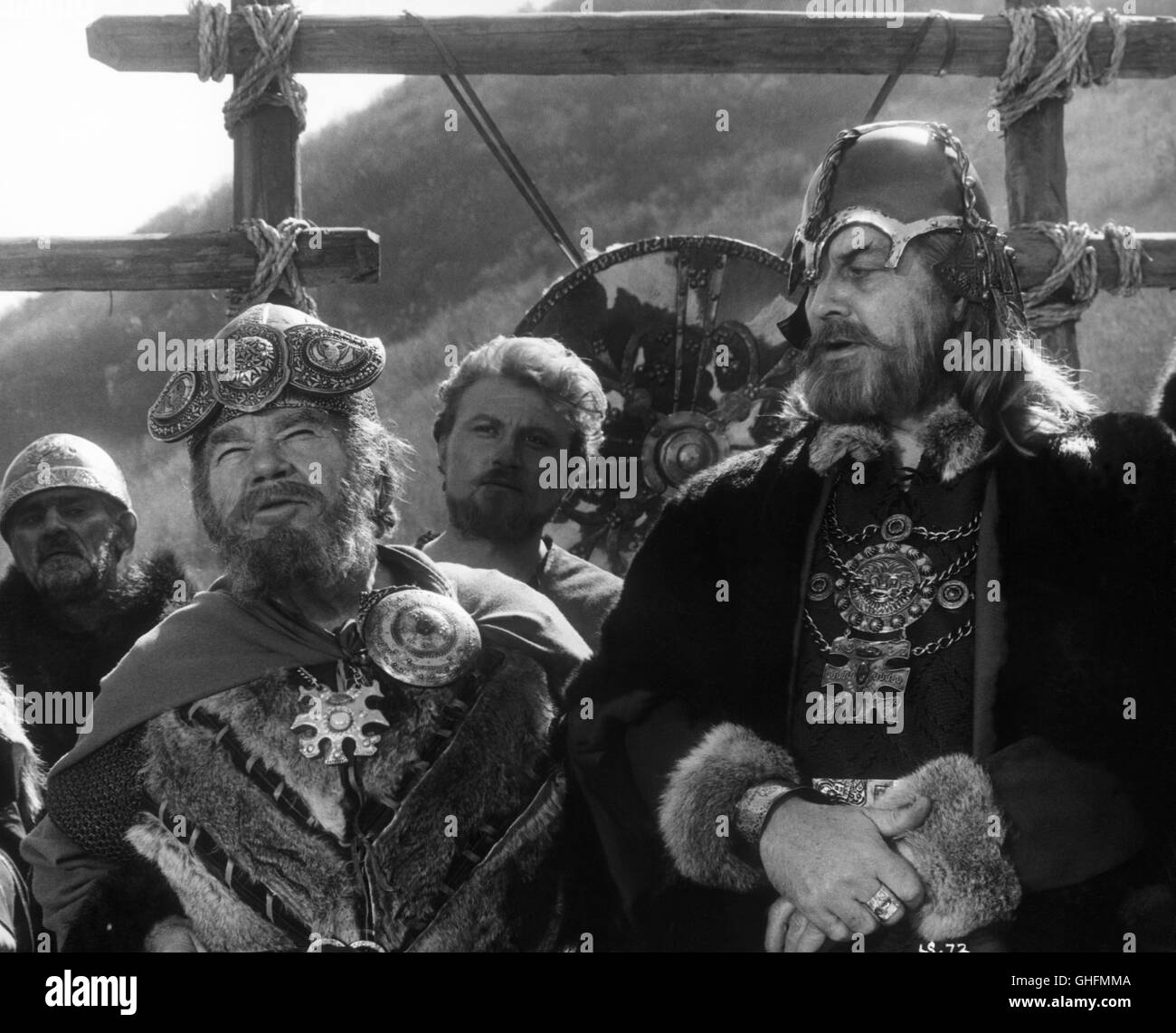 Les navires LONG UK/Yougoslavie 1963 Jack Cardiff Clifford Evans comme le Roi Harald, OSKAR HOMOLKA comme Krok Regie : Jack Cardiff Banque D'Images