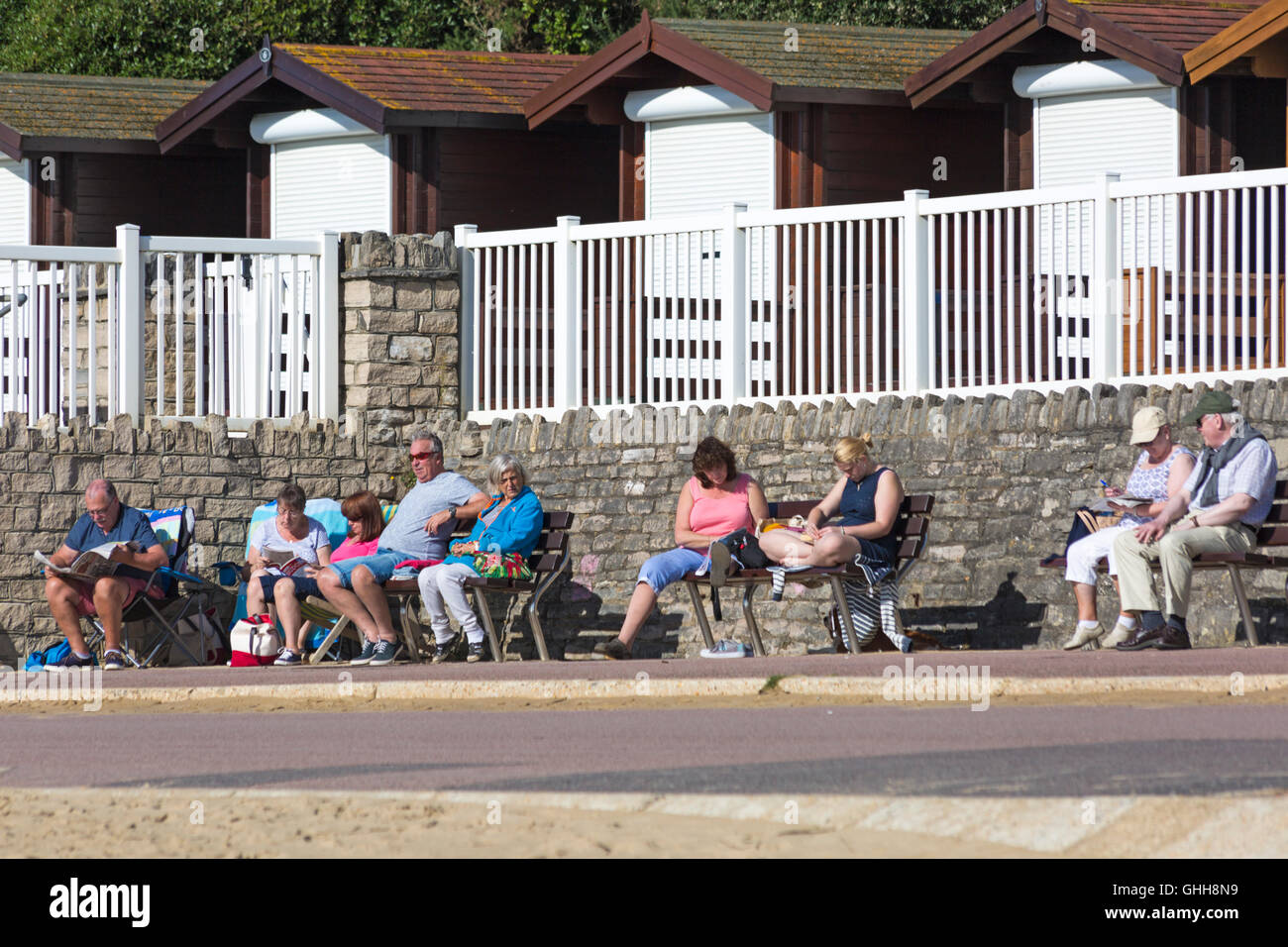 Bournemouth, Dorset, UK. 28 Sep, 2016. Météo France : chaude journée ensoleillée glorieuse en tant que visiteurs, chef de la plage de Bournemouth et de la mer pour profiter du soleil au bord de la mer. Credit : Carolyn Jenkins/Alamy Live News Banque D'Images