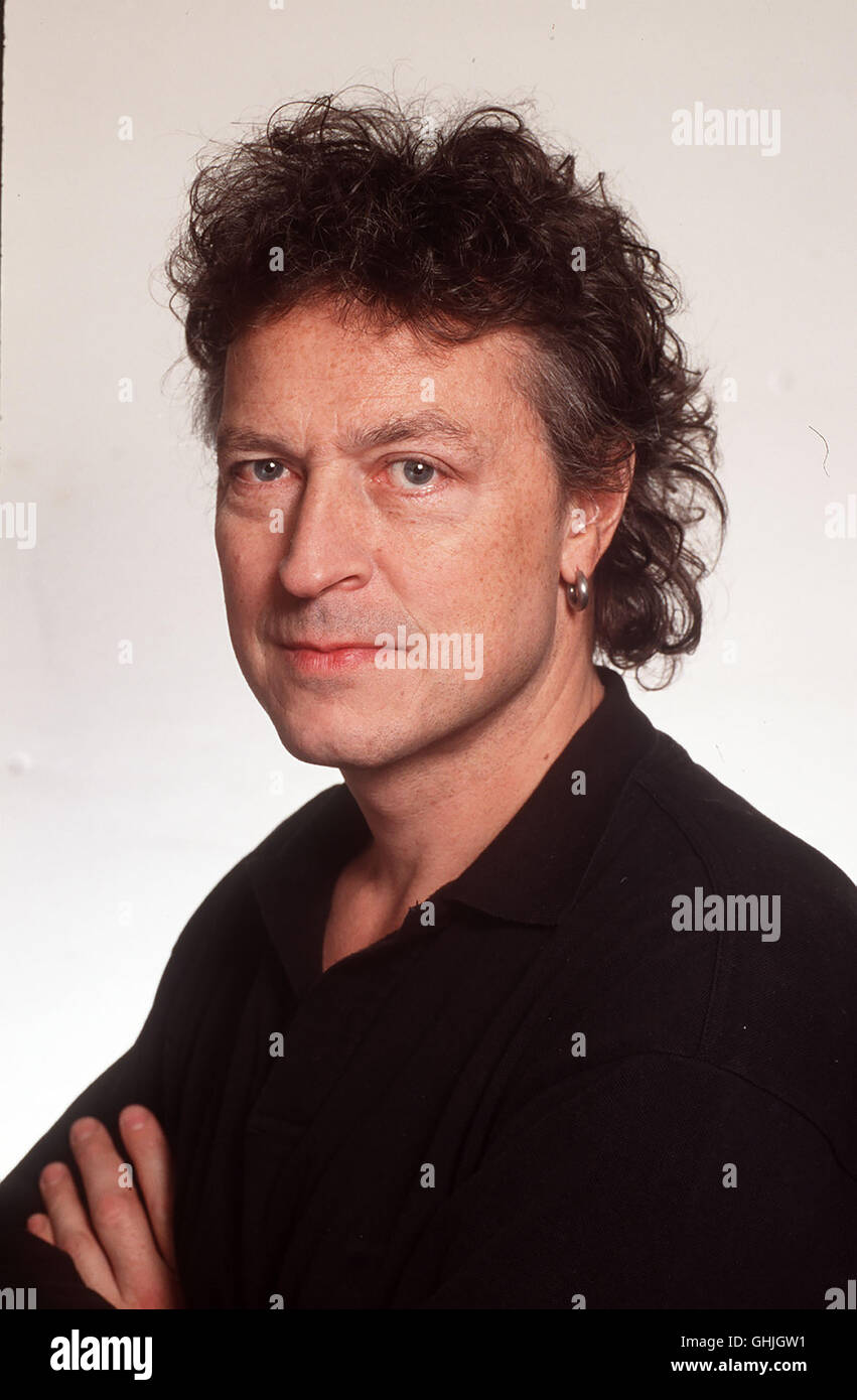 Dans un Szenenclub - die Kölner Lokalmatadore Purple Schulz geben hier geht gerade ein Konzert - eine Bombe hoch. Der Besitzer des laden, ein guter Freund von Jupp, für Taube zählt zu den Hauptverdächtigen... Bild : absolus mettent en évidence : Der Auftritt der Bande 'BAP'. WOLFGANG NIEDECKEN 'BAP'-Leader Regie : Holger Barthel aka. Spiel mit dem Feuer Banque D'Images