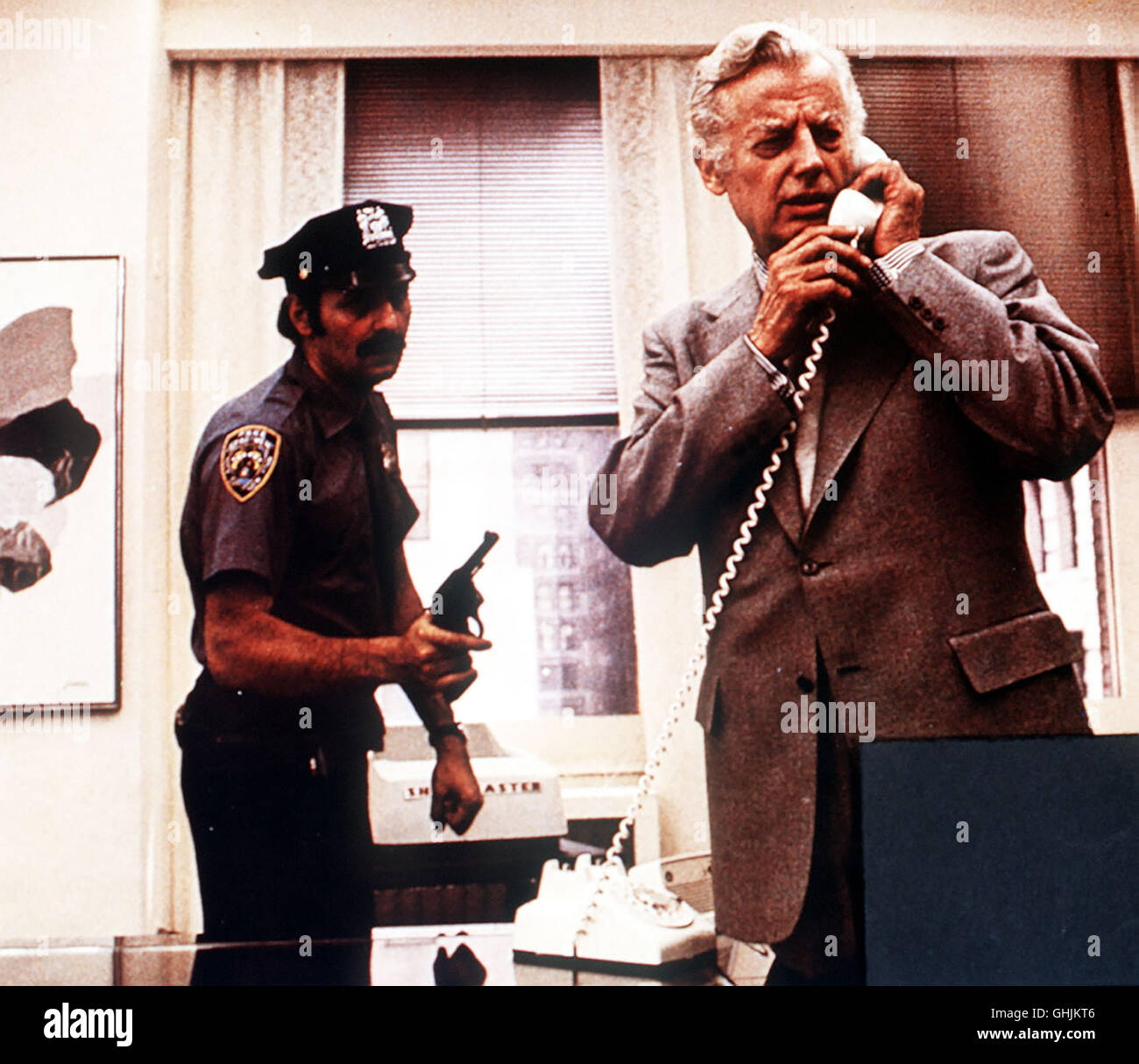 Voir mit Tom (CLIFF GORMAN) und M. Eastpoole STRUDEWICK (SHEPPERD)... Regie : Aram Avakian aka. Gendarmes et voleurs Banque D'Images