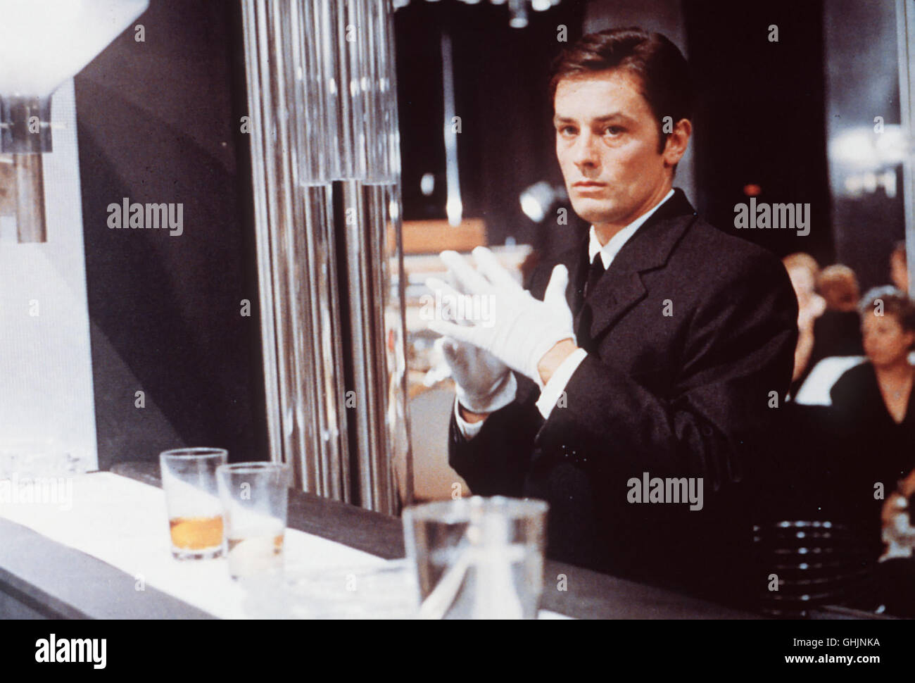 Der professionelle Killer Jeff Castello (Alain Delon) erkennt, dass er ist eine en Liste 1 - geraten und geht mit der Konsequenz, mit der er andere tötete, selber dans den Tod ... Regie : Jean-Pierre Melville aka. Le samouraï Banque D'Images