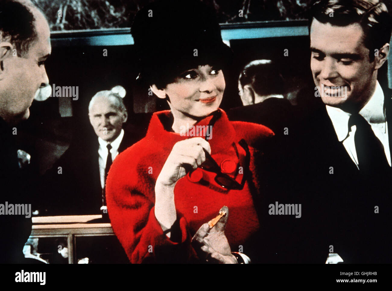 Breakfast at Tiffany's USA 1960 - Blake Edwards mourir 18 jährige Holly Golightly (Audrey Hepburn) kommt aus der Provinz nach New York, um sich einen Millionär zu angeln. Doch schließlich landet sie in den Armen des mittellosen Schriftstellers Paul (GEORGE PEPPARD). Regie : Blake Edwards aka. Breakfast At Tiffany's Banque D'Images