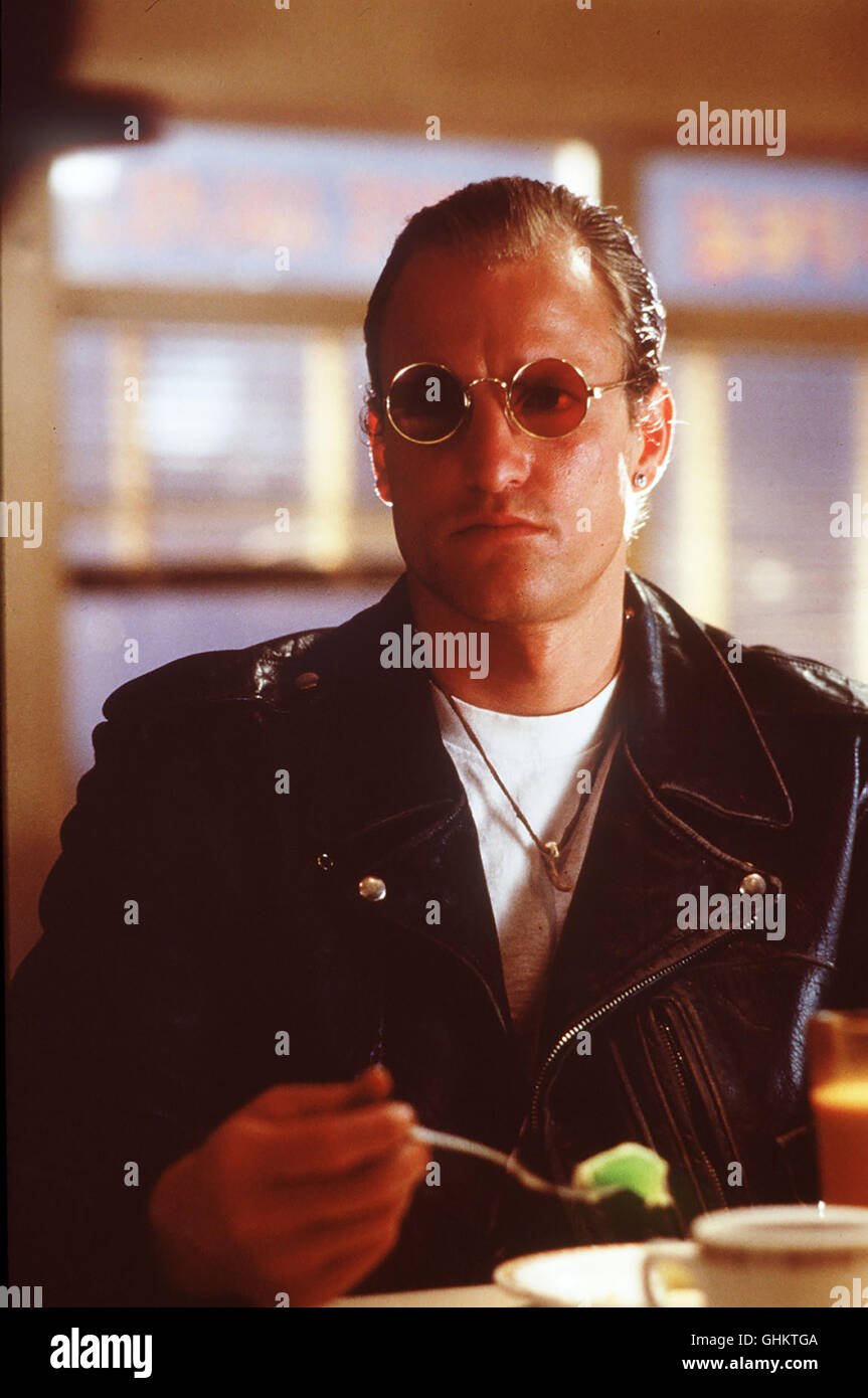 Mickey et Mallory sind das berüchtigtste Killer-Pärchen Amerikas. Bei ihren Überfällen stets lassen sie einen Überlebenden zurück, der von den « M&M Meurtres' berichten kann. Bild : Woody Harrelson (Mickey) Régie : Oliver Stone aka. Natural Born Killers Banque D'Images