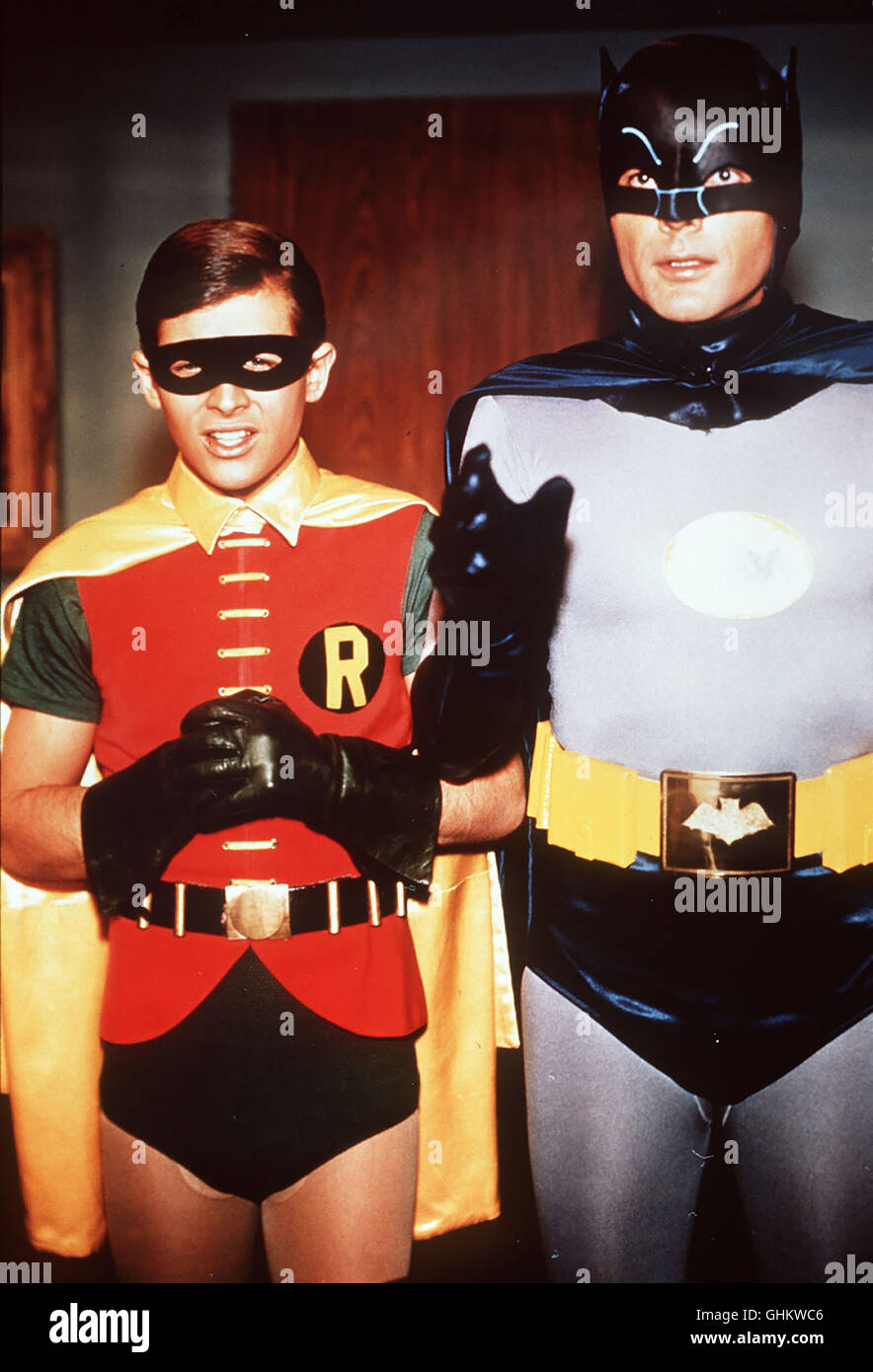 Superdetektiv Batman (ADAM WEST) und sein Gehilfe Robin (BURT WARD) kämpfen gegen vier nach der Weltherrschaft strebende Gangster, die mit Hilfe von Menschen Strahlen. pulverizieren 1966 Regie : Leslie H. Martinson aka. Batman Banque D'Images