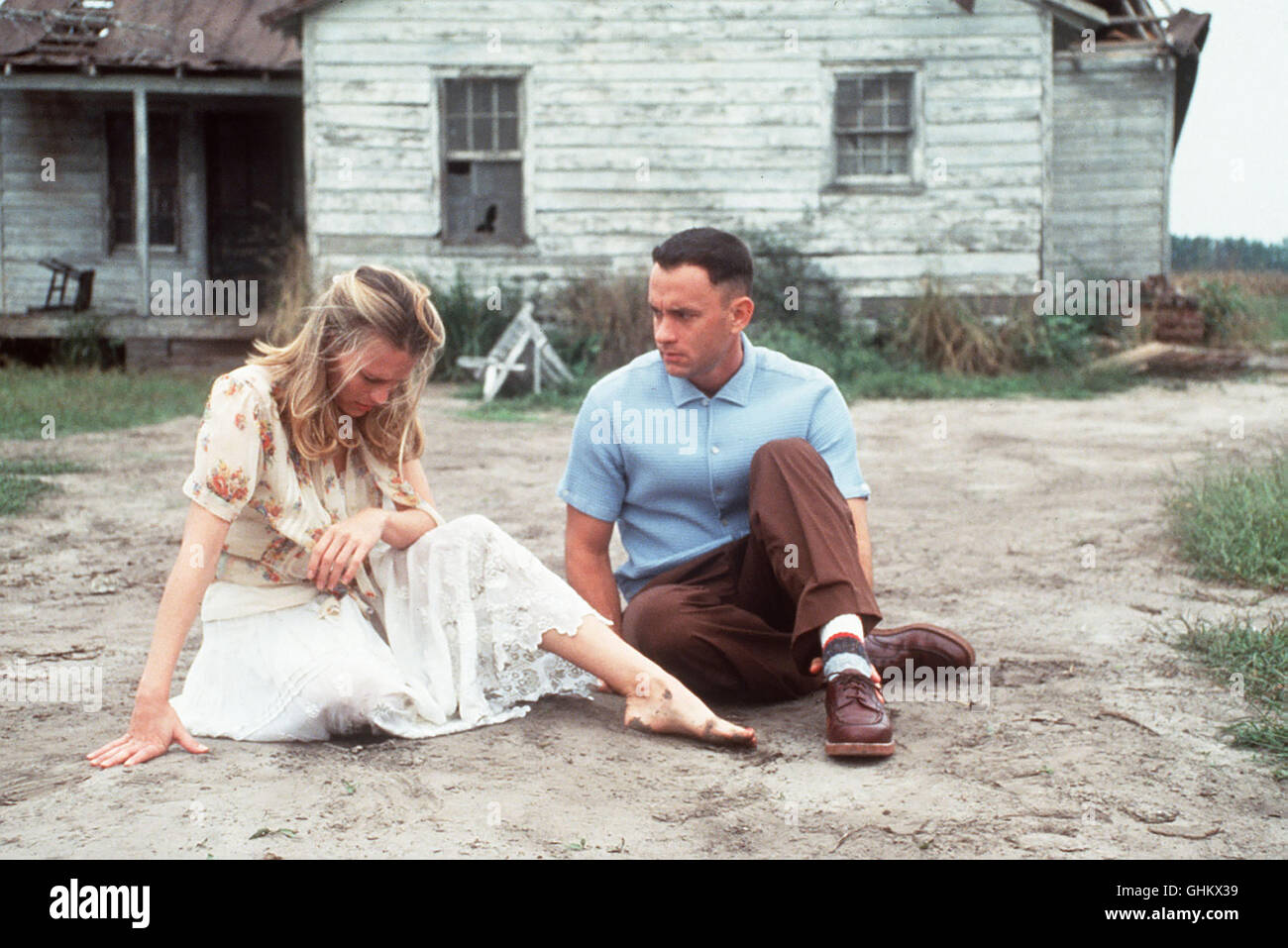 Forrest Gump USA 1994 - Robert Zemeckis dans der Kindheit ein, gehbehindert IQ von nur 75 - denkbar schlechte Vorzeichen für eine grosse Karriere. Doch Forrest Gump (Tom Hanks) hat die Beharrlichkeit senneur liebevollen Mutter geerbt. Si boxt und er sich durch unaufhaltsam, wird zu einem berühmten Mann. Dabei wünscht er sich nur ein Leben eines : an der Seite senneur Jugendfreundin Jenny (ROBIN WRIGHT)... Regie : Robert Zemeckis aka. Forrest Gump Banque D'Images