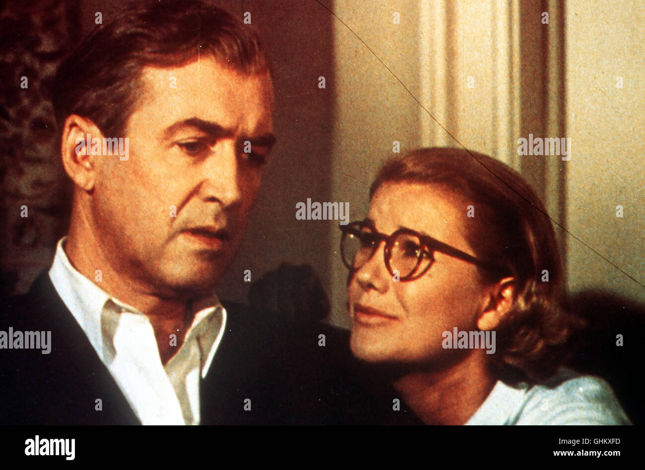 Ferguson (JAMES STEWART) Freundin Midge (BARBARA BEL GEDDES) versucht Überwindung der ihm zu helfen senneur höhenangst... Regie : Alfred Hitchcock aka. Vertigo Banque D'Images