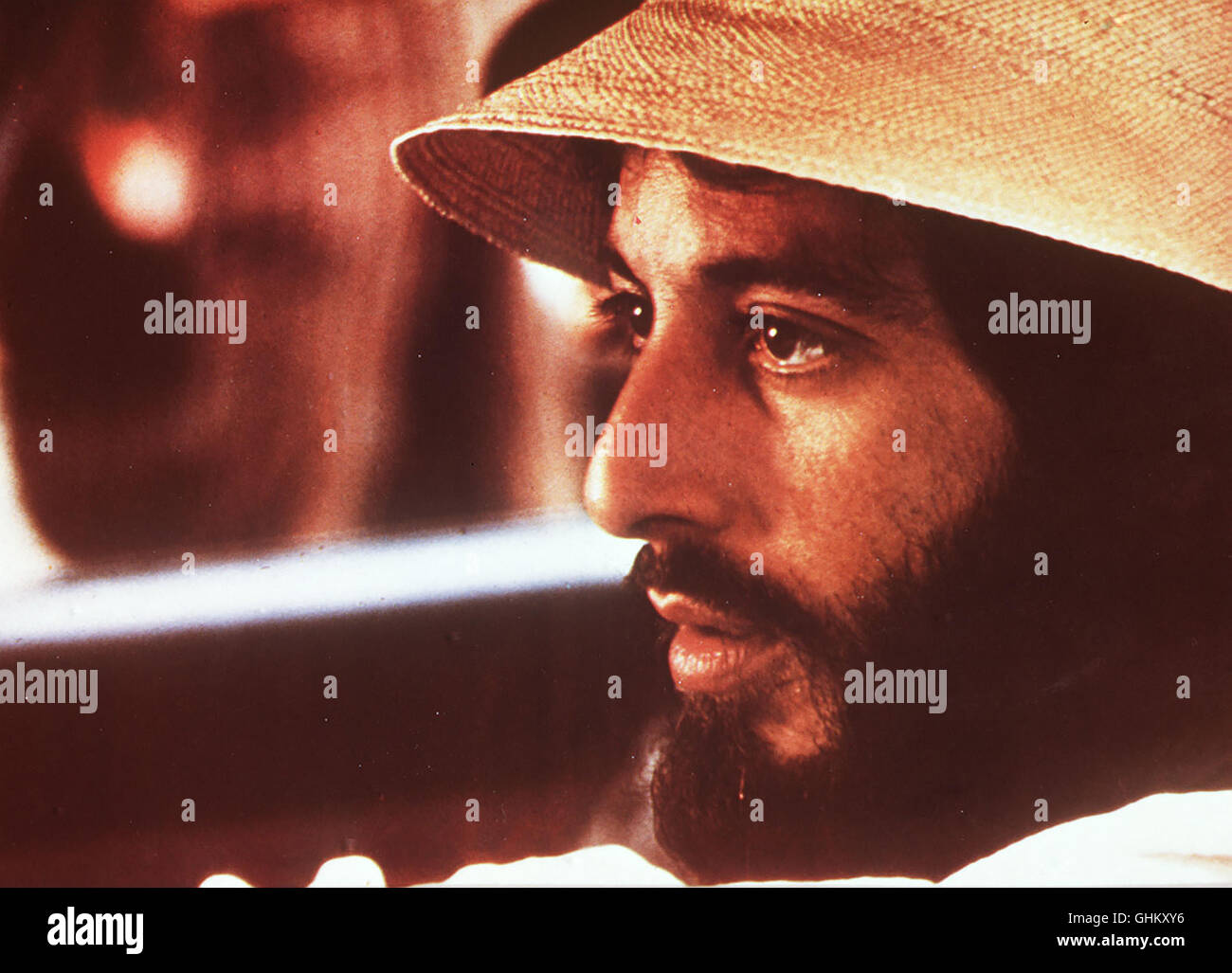 Voller Idealismus Tritt der junge Serpico (Al Pacino) seinen dienst in einem New Yorker un Polizeirevier. Doch schon bald wird ihm klar, dass seine Kollegen mit den Bossen der Unterwelt unter einer Decke stecken. Regie : Sidney Lumet aka. Serpico Banque D'Images