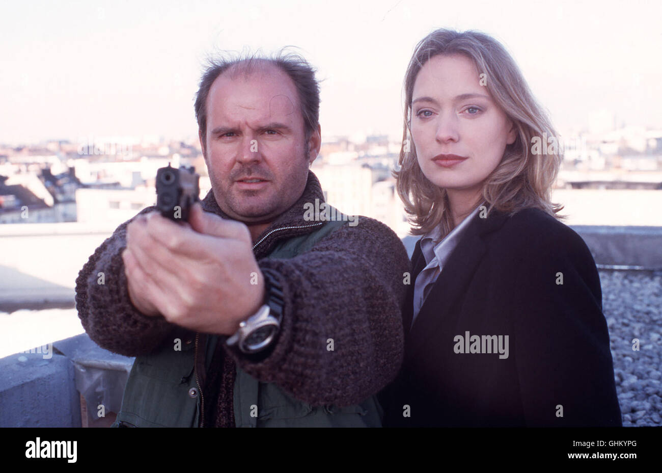 WWie Liebesgott der römische durchbohrt ein Serienkiller die Herzen senneur weiblichen Opfer mit Pfeilen. Der jungen Anwältin Daniela Mauriac hat 'Amor' dans seinem tödlichen Spiel eine besondere Rolle zugedacht : mit Sie ihm den Leidensweg Christi neu beschreiten. Gemeinsam mit Kommissar Beck (août SCHMÖLZER) macht sich die (KATJA WEITZENBÖCK Anwältin) auf die Suche nach dem brutalen Killer... Regie : Holger Bartel Banque D'Images