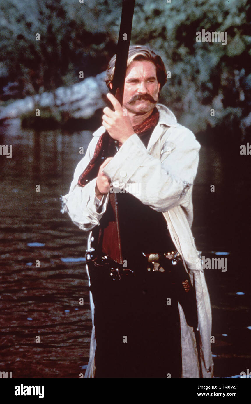 Der Revolverheld Wyatt Earp (Kurt Russell) lässt sich zum Sheriff ernennen, um gegen das Verbrechen in einer Kleinstadt. vorzugehen. Regie : George Pan Cosmatos aka. Pierre tombale Banque D'Images