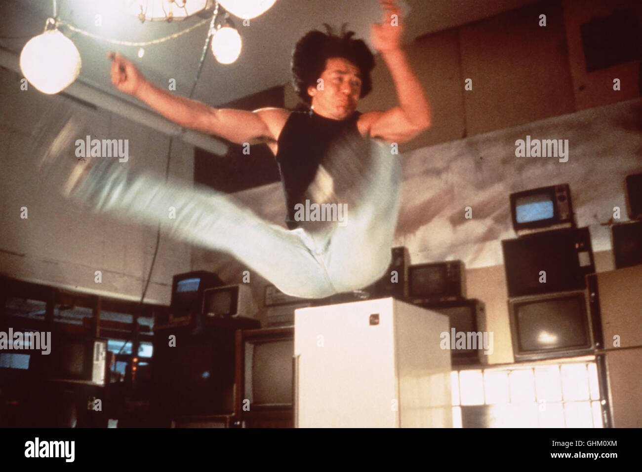 Keung (JACKI CHAN), ein Polizist aus der ist, Hongkong anläßlich seines Onkels Hochzeit in der Bronx. Er nutzt die Zeit, um seinen Urlaub dort zu verbringen. Aber Keung kommt Weder noch Entspannungsprogramm zum zum de visites. Regie : Stanley Tong aka. Jackie Chan dans le Bronx Banque D'Images Keung (JACKI CHAN), ein Polizist aus der ist, Hongkong anläßlich seines Onkels Hochzeit in der Bronx. Er nutzt die Zeit, um seinen Urlaub dort zu verbringen. Aber Keung kommt Weder noch Entspannungsprogramm zum zum de visites. Regie : Stanley Tong aka. Jackie Chan dans le Bronx Banque D'Images