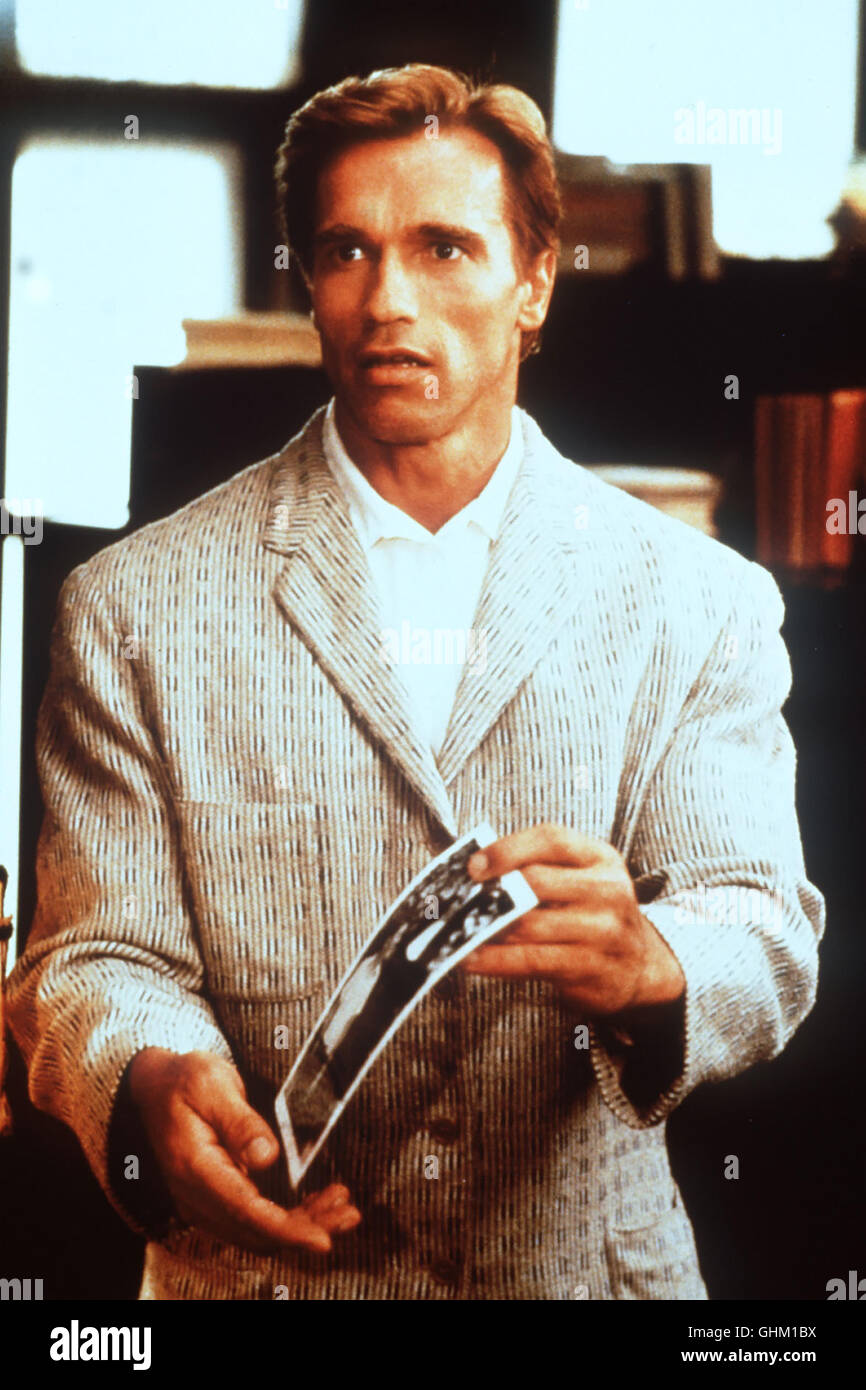 Twins - Zwei äußerlich zwillinge und in ihrer Lebenshaltung extrem verschiedene Zwillinge und nach ihrer Geburt getrennt. Nach mehr als 30 Jahren handy Julius Benedict (Arnold Schwarzenegger) und sein Zwillingsbruder Vincent zusammen. Gemeinsam machen Sie sich auf der Suche nach ihrer Mutter... Regie : Ivan Reitman aka. Des jumeaux Banque D'Images