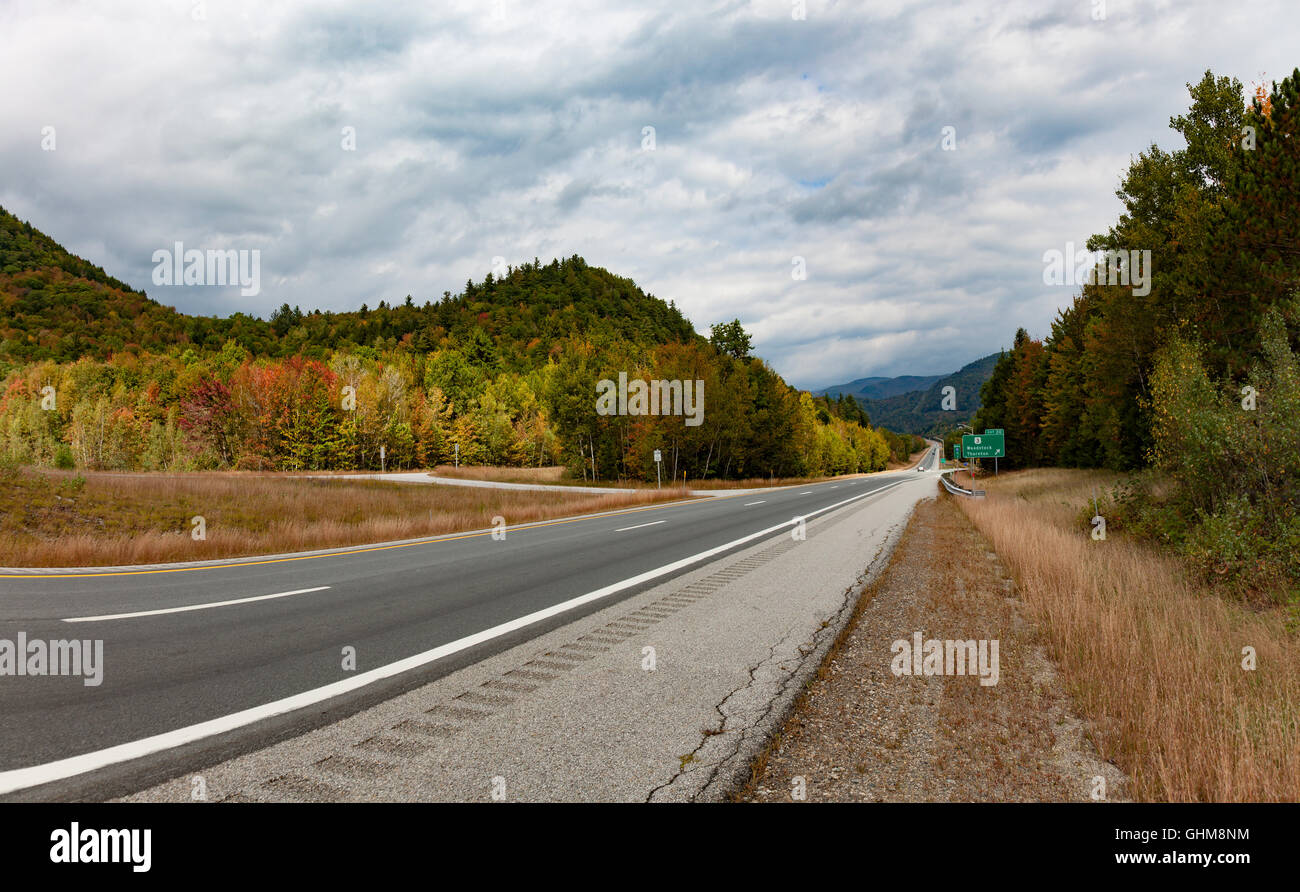 Speedway en forêt d'automne États-unis New Hampshire Banque D'Images