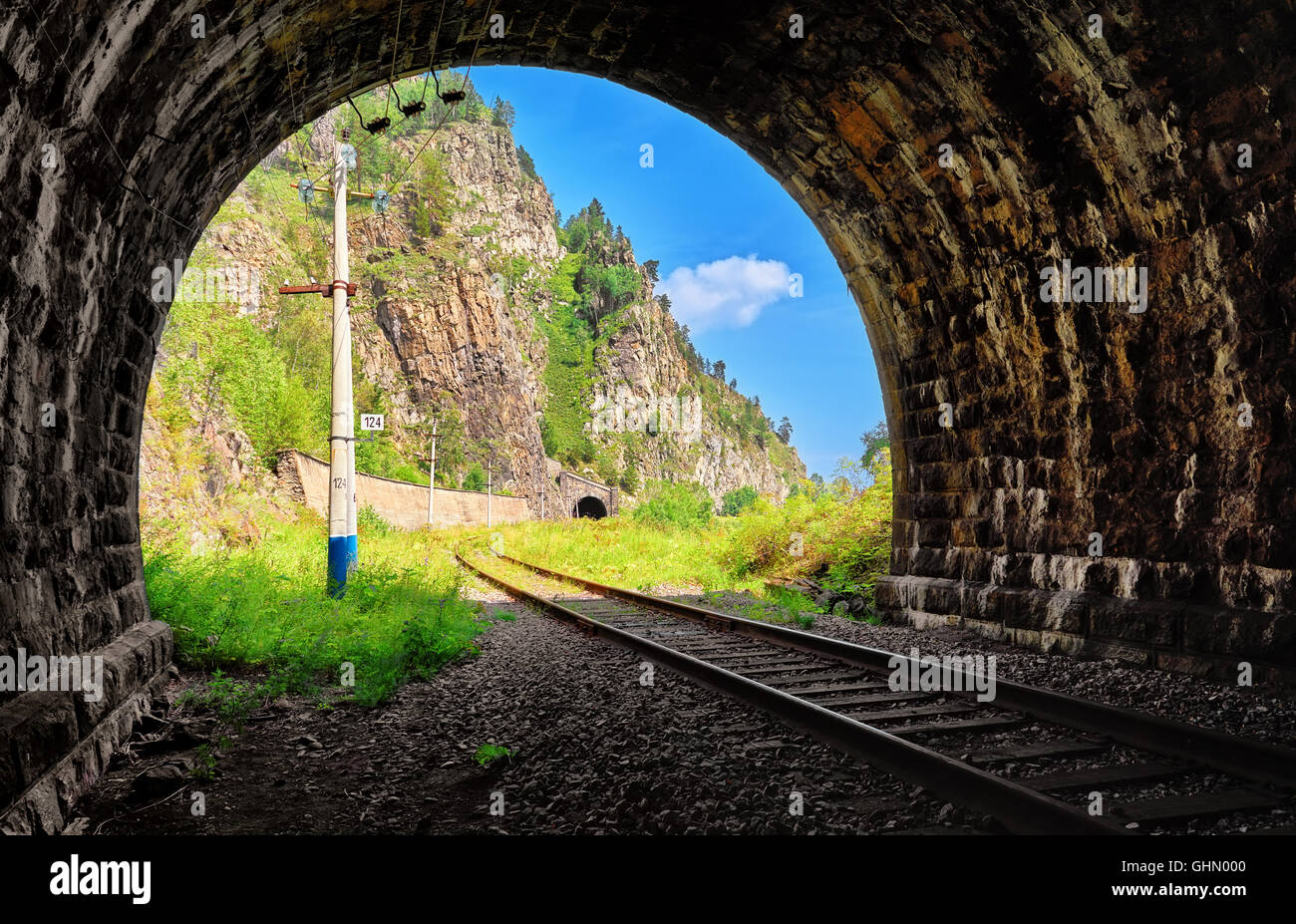 Vue du tunnel à l'Est. Fer Circum-Baikal . Région d'Irkoutsk . La Russie Banque D'Images