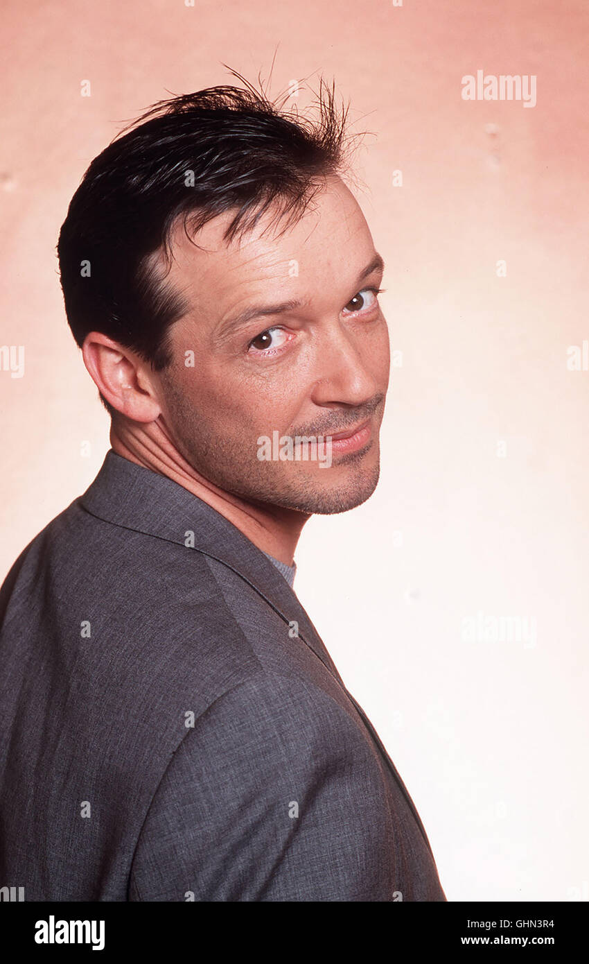 Aufgeregt durch ein romantisches Filmerlebnis kommt Sarah Entschluß, bis zur Ehe sexuell enthalt-sam zu sein, ubs Wanken. Sie nimmt eine Einladung von Sven übers ende zu zweit-Wochen une wegzufahren. Doch ihr Vater Jochen (MICHAEL ROLL) ist auf Sven sauer... Regie : Martin Gies/Käthe Kratz aka. 10. Das Erste Mal Banque D'Images