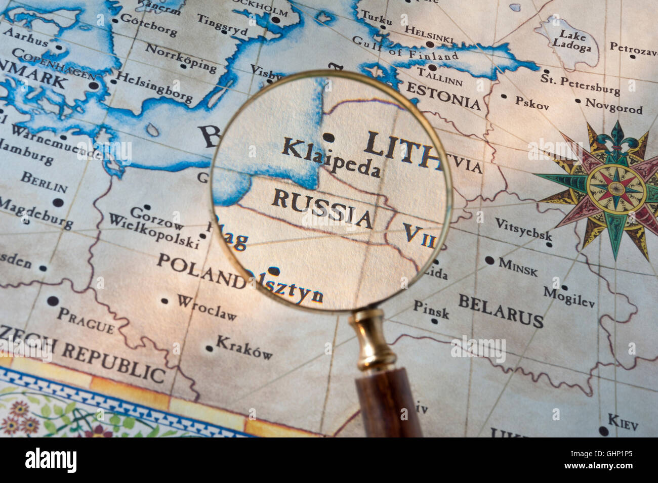 RUSSIE GOLFE EUROPE carte de style ancien avec loupe sur le golfe de Finlande avec Russie et Klaipeda avec Estonie Mer Baltique Suède et Europe de l'est Banque D'Images