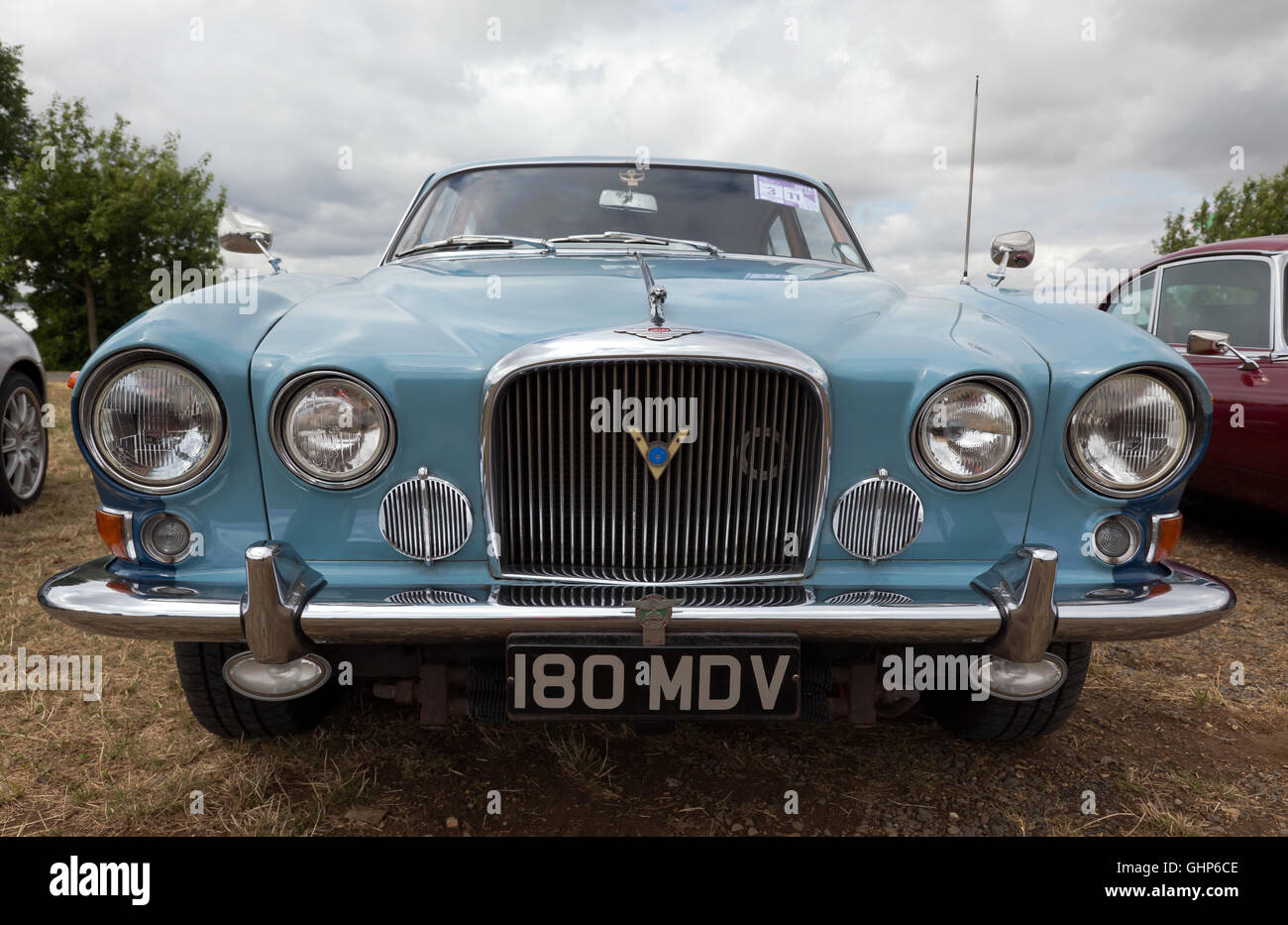 Vue frontale d'un 1962, Jaguar Mark X, dans la région de Club Les amateurs de Jaguar à la Silverstone Classic 2016. Banque D'Images