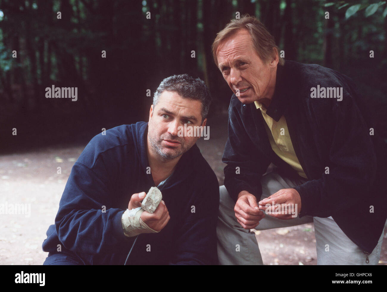 Folge : Schmutzige Wäsche Horst Rahn se nach einem se Gefängnisaufenthalt er wieder zu Kontakt aufnehmen senneur Tochter - seine Frau Monika dagegen ist. Bald wird auf ein Rahn Mordanschlag - verübt irgendjemand en scheint zu wollen, die wieder in der "chmutigen herumgestochret and Crew Wäsche wird. Foto : Horst Rahn (HANSA CZYPIONKA, l.) und Josef Matula (CLAUS THEO GÄRTNER). Regie : Clemens Keiffenheim alias. Schmutzige Wäsche Banque D'Images