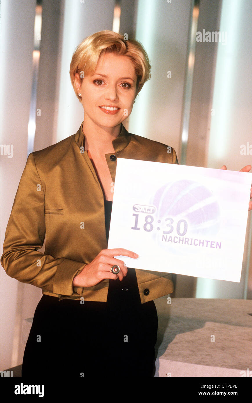 18:30 - Frischer Wind bei '18:30' : seit dem 1. Novembre senden die SAT.1-Hauptnachrichten aus dem neuen News-Studio im SAT.1-Medienzentrum à Berlin-Mitte. 7 Hôtels gleichzeitig mit dem, der ein dreijähriges Provisorium als 'Untermieter' bei n-tv, beendete wurde auch das von der Design ASTRID FROHLOFF moderierten News-Sendung komplett überarbeitet. Banque D'Images