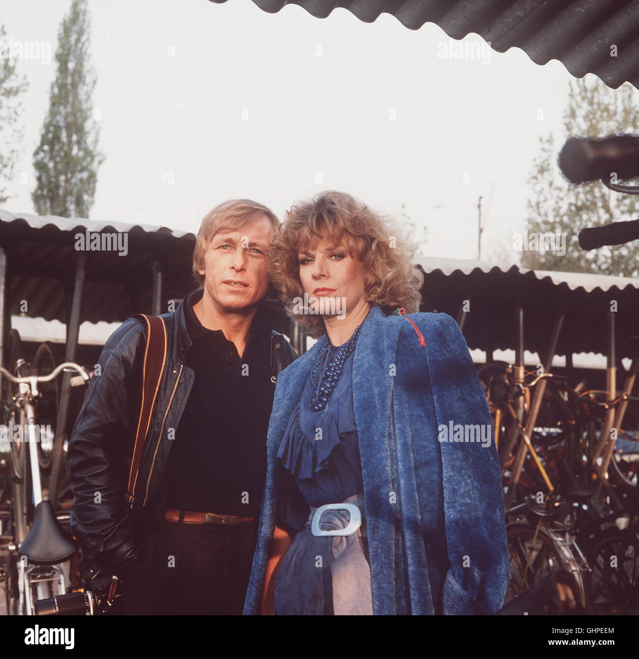 Folge : Chemie eines Mordes Foto : voir mit Matula (CLAUS THEO GÄRTNER) und Ilona Faber (HEIDI BRÜHL). Regie : Eugen York aka. Chemie eines Mordes Banque D'Images