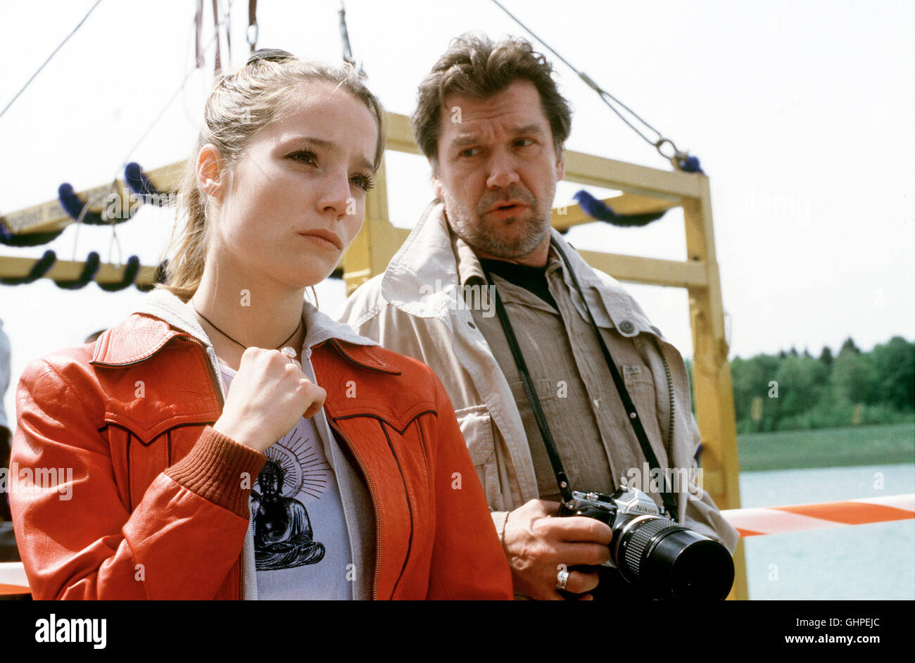 SOKO 5113 - am Bungee-Point Aufregung : Das rund um den erstmaligen Raver-Event Sprung aus 140 Metern Höhe nimmt ein tragisches als das Ende, Bungee-Seil reißt und das Cheergirl Dolly dans den Tod stürzt. Die Ermittlungen der SOKO 5113 bringen zutage, dass es sich nicht um einen Unfall handelt... Voir : Sara (hiver), Lutz LEIPZIGER JANA Hiver (BERND TAUBER) Régie : Peter Adam aka. Todessprung Banque D'Images