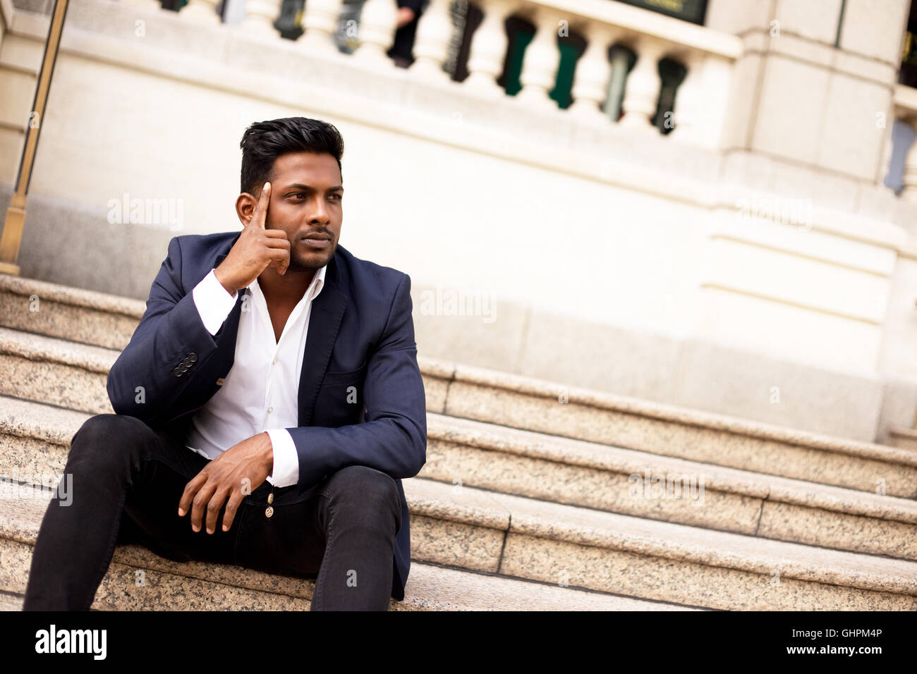 L'homme d'affaires indien pensif Banque D'Images