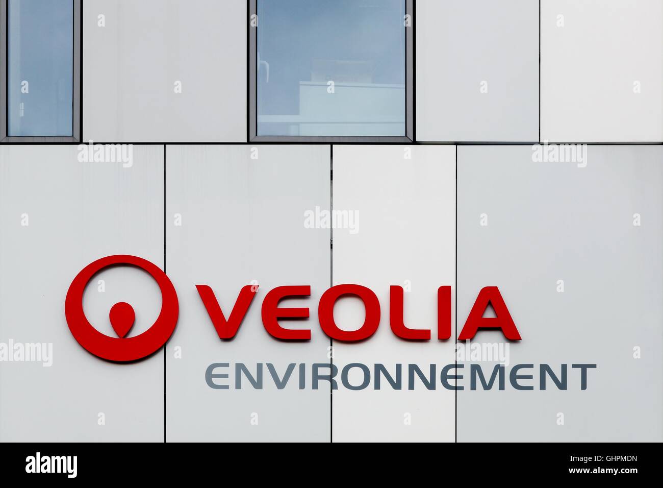 Veolia Environnement signe sur un mur Banque D'Images