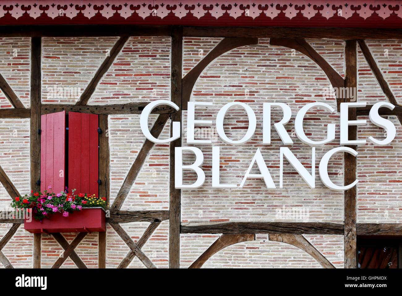 Le restaurant Georges Blanc à Vonnas, France. Georges Blanc à Vonnas est un chef français et restaurateur, avec trois étoiles au Guide Michelin Banque D'Images